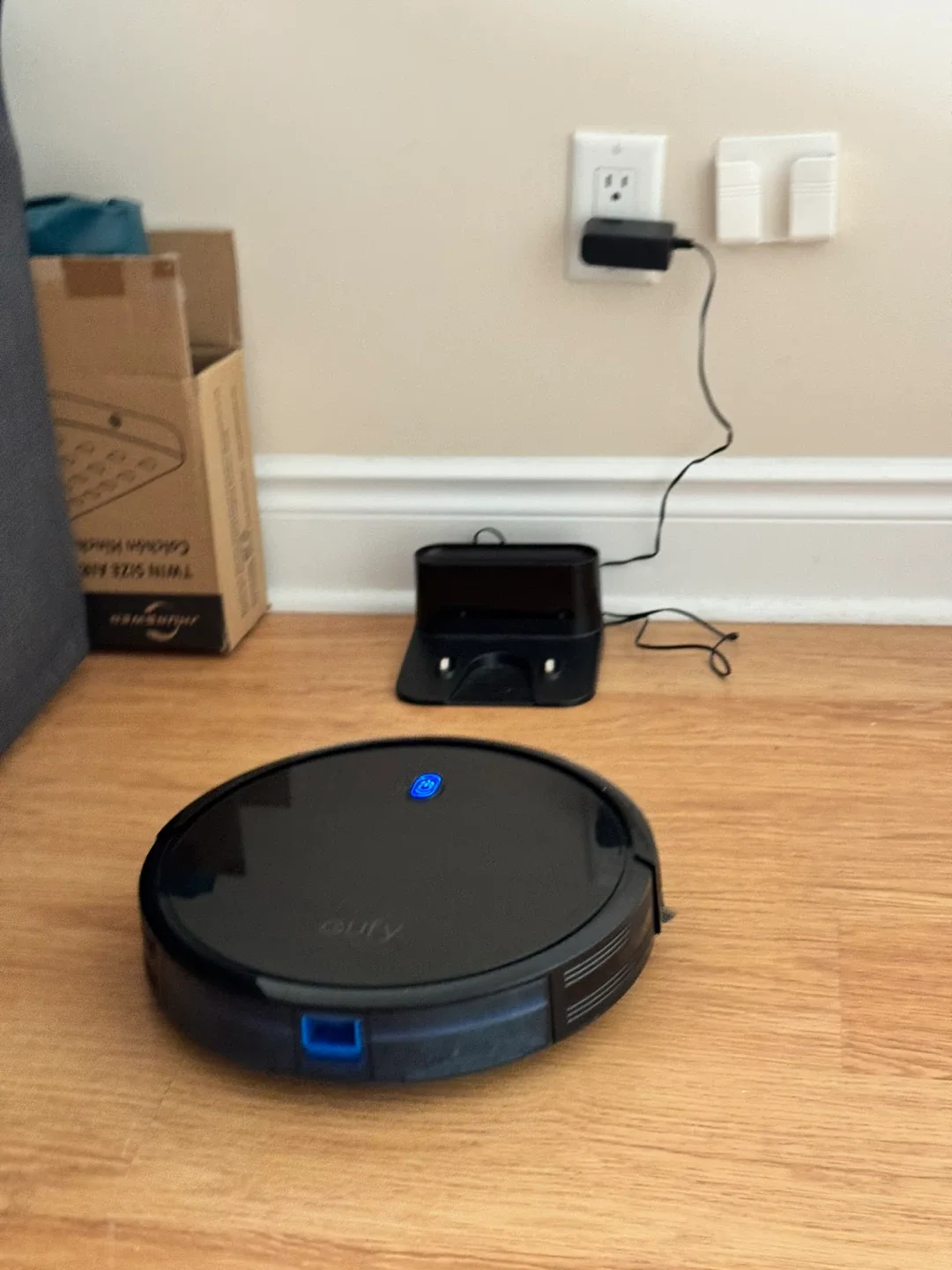 Eufy RoboVac - Black image indicator(4)