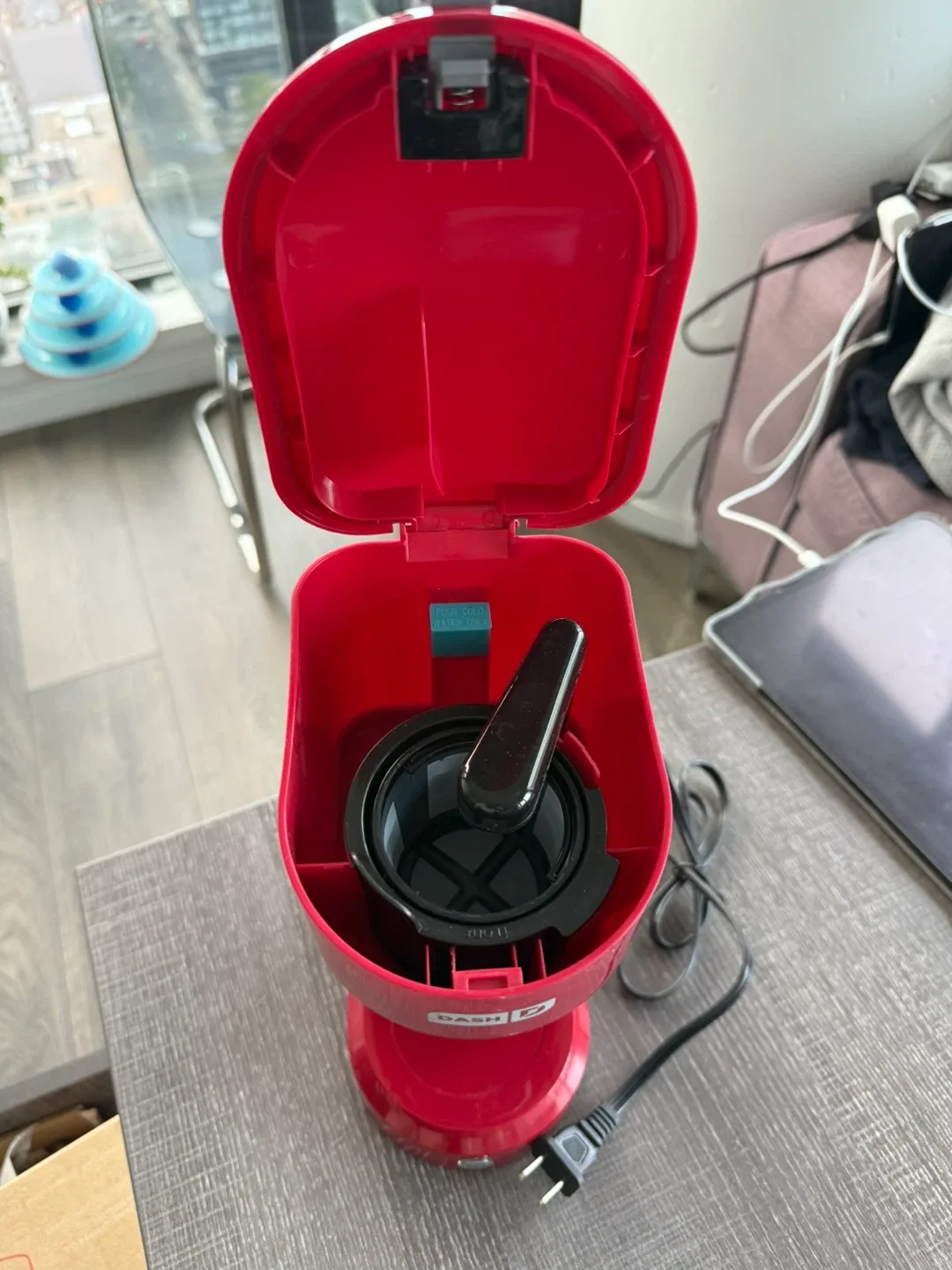 DASH One-Cup Coffee Maker - Red image indicator(2)