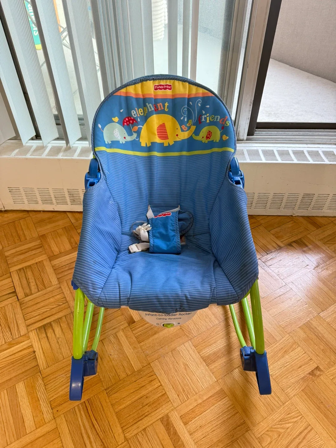 MOVING OUT SALE !! Fisher-Price Infant-to-Toddler Rocker thumbnail
