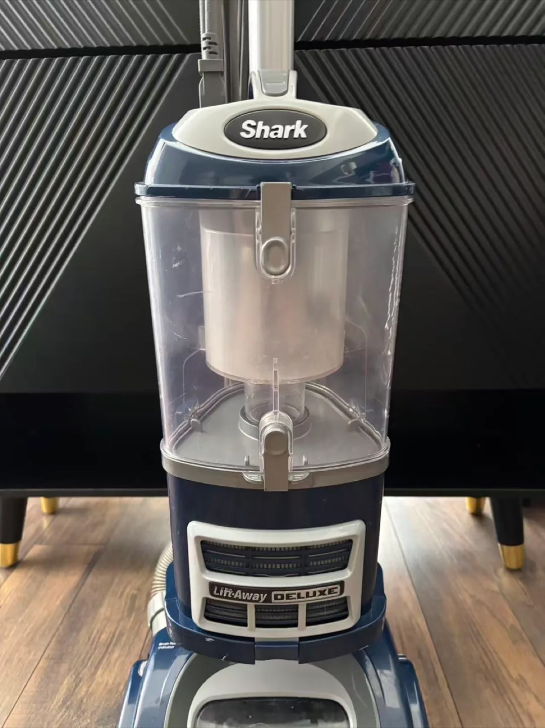 Shark Navigator Lift-Away Deluxe NV360 Vacuum image indicator(2)