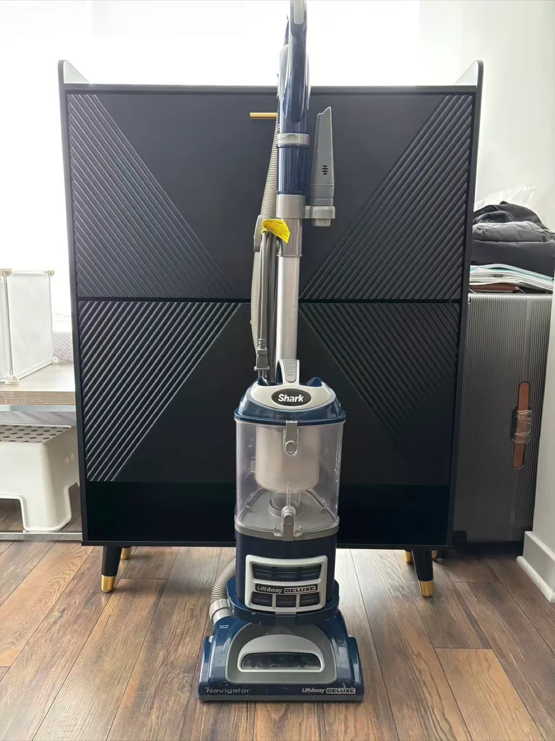 Shark Navigator Lift-Away Deluxe NV360 Vacuum image indicator(3)