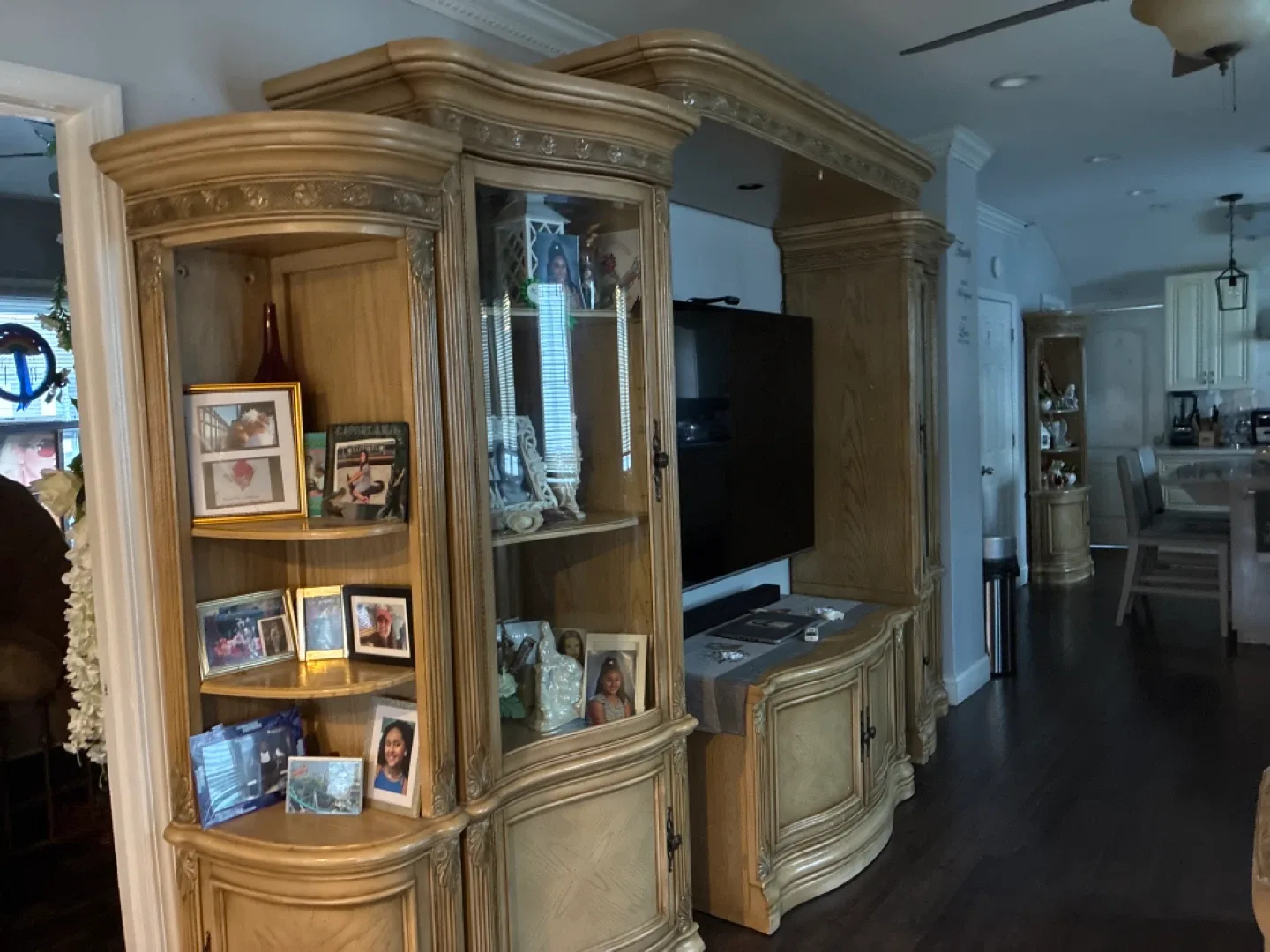 Ornate Display Cabinet image indicator(5)