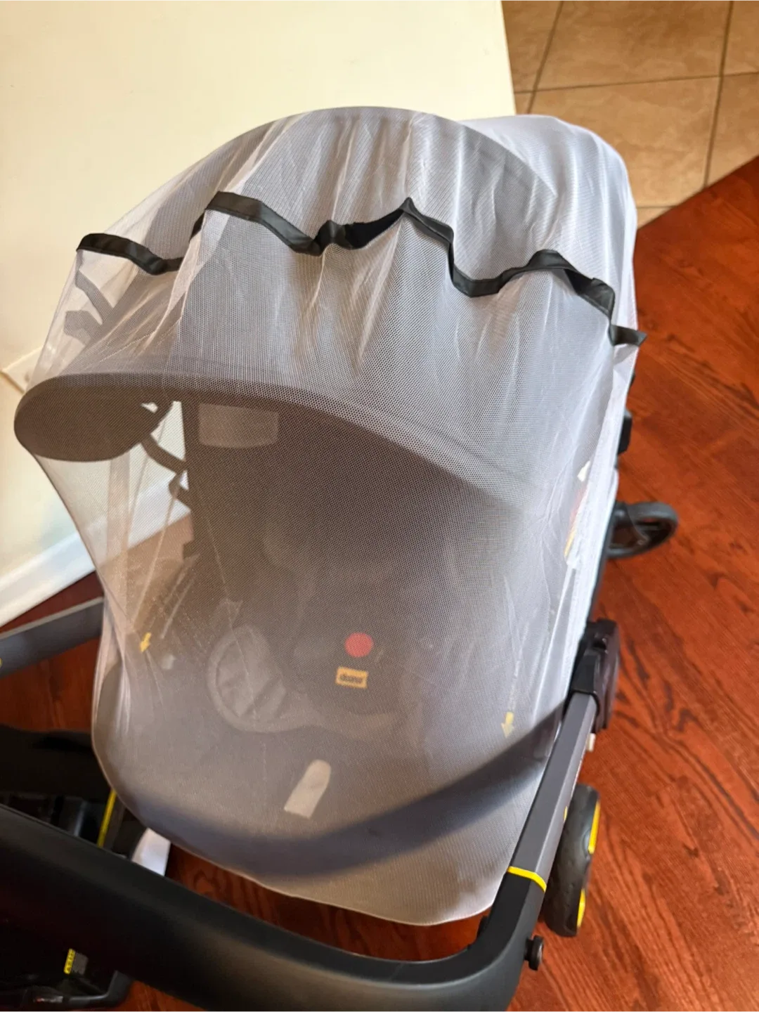 Doona Infant Car Seat Stroller with Base & Accessories image indicator(4)