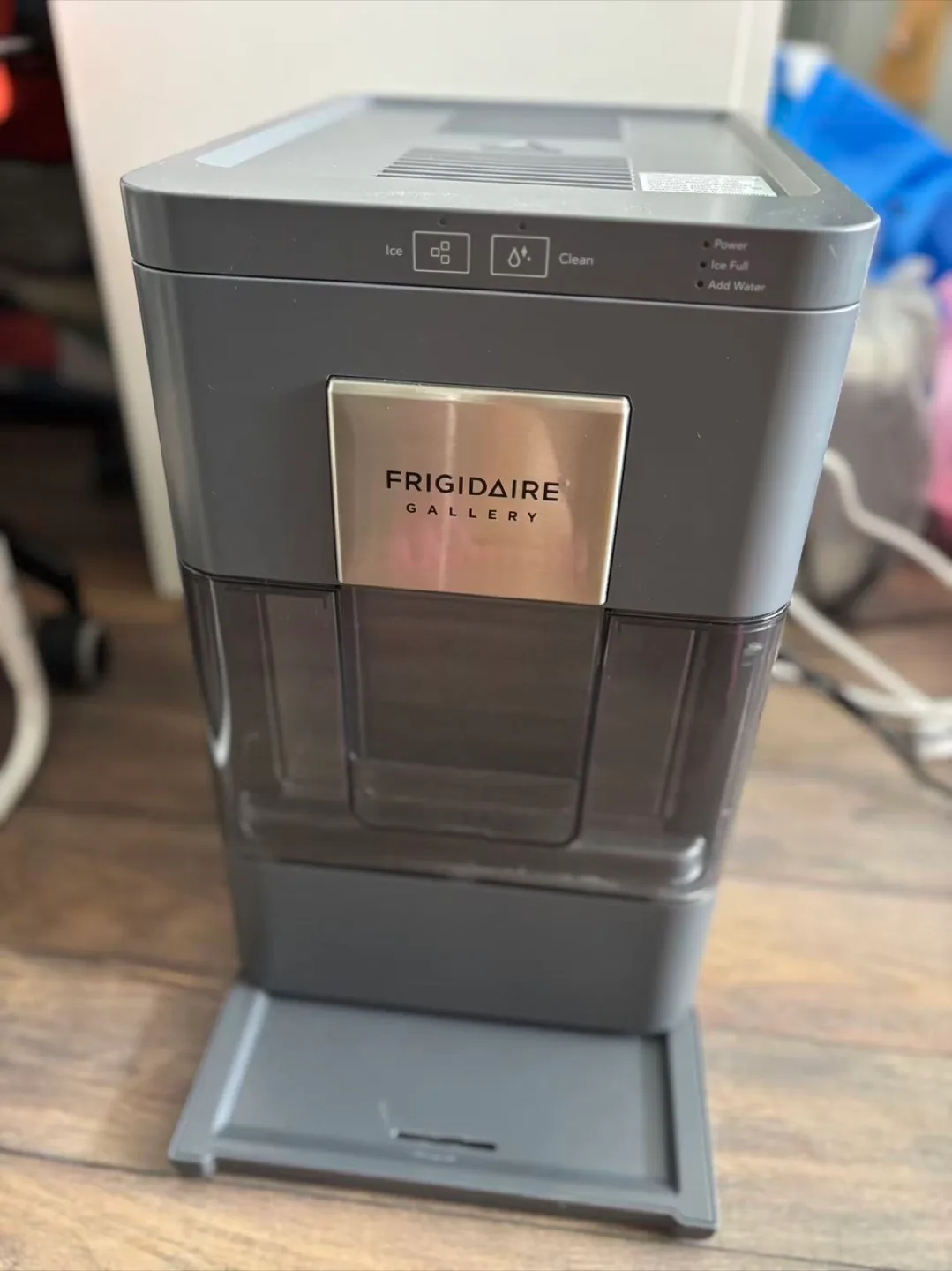 Frigidaire Gallery 33 lb Countertop Nugget Ice Maker image indicator(3)