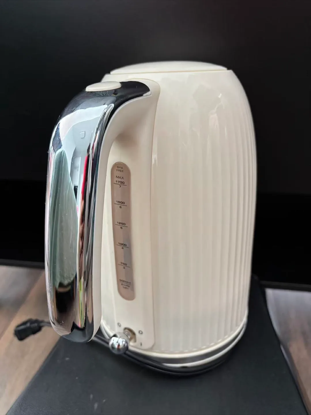 Longdeem Electric Kettle - White image indicator(2)