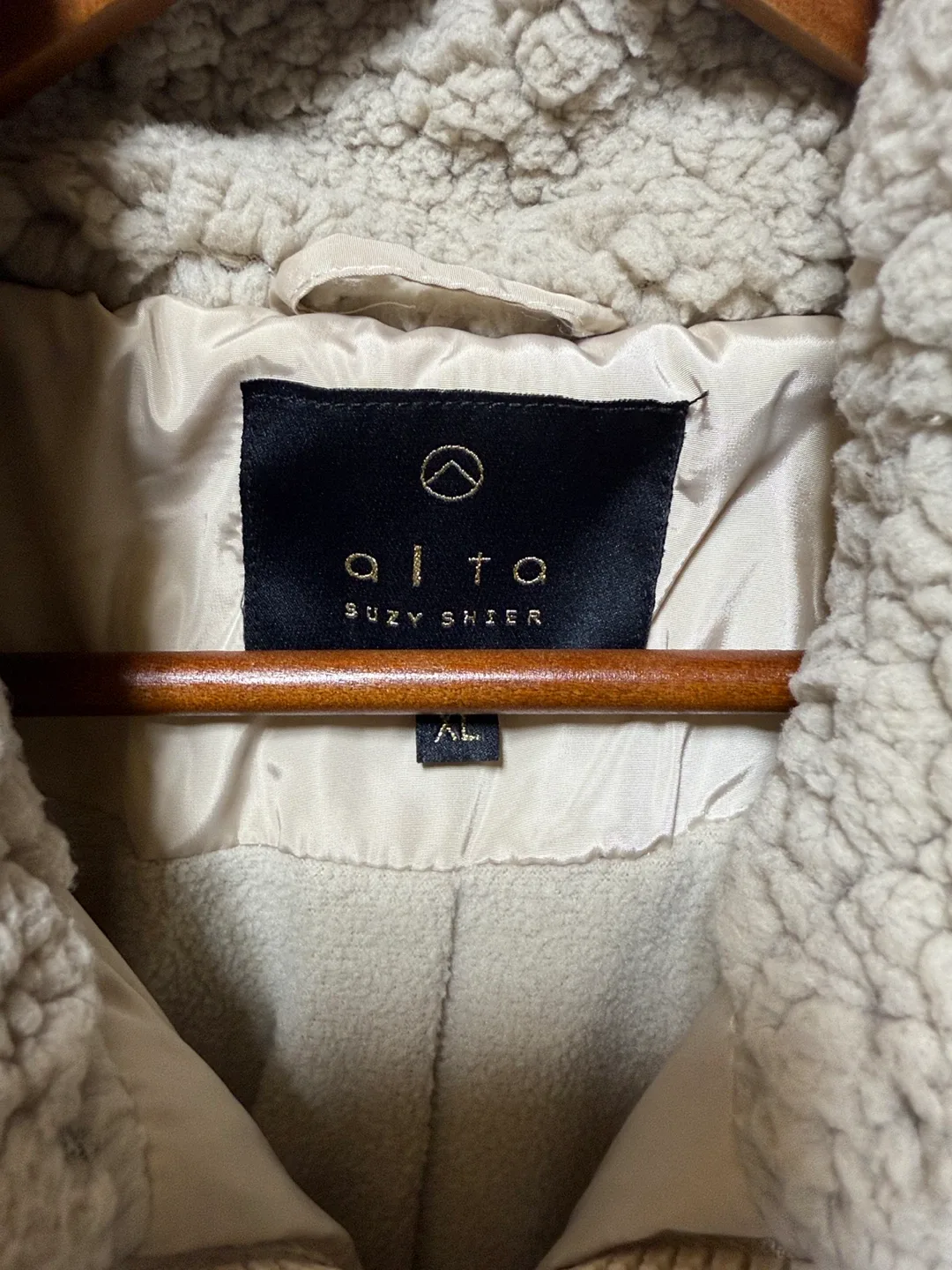 Women’s Winter Puffer Coat - Size XL image indicator(4)