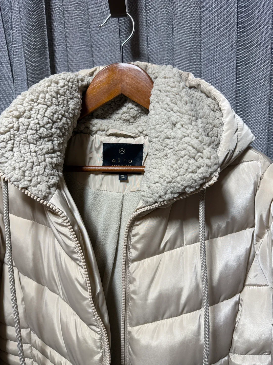 Women’s Winter Puffer Coat - Size XL image indicator(6)