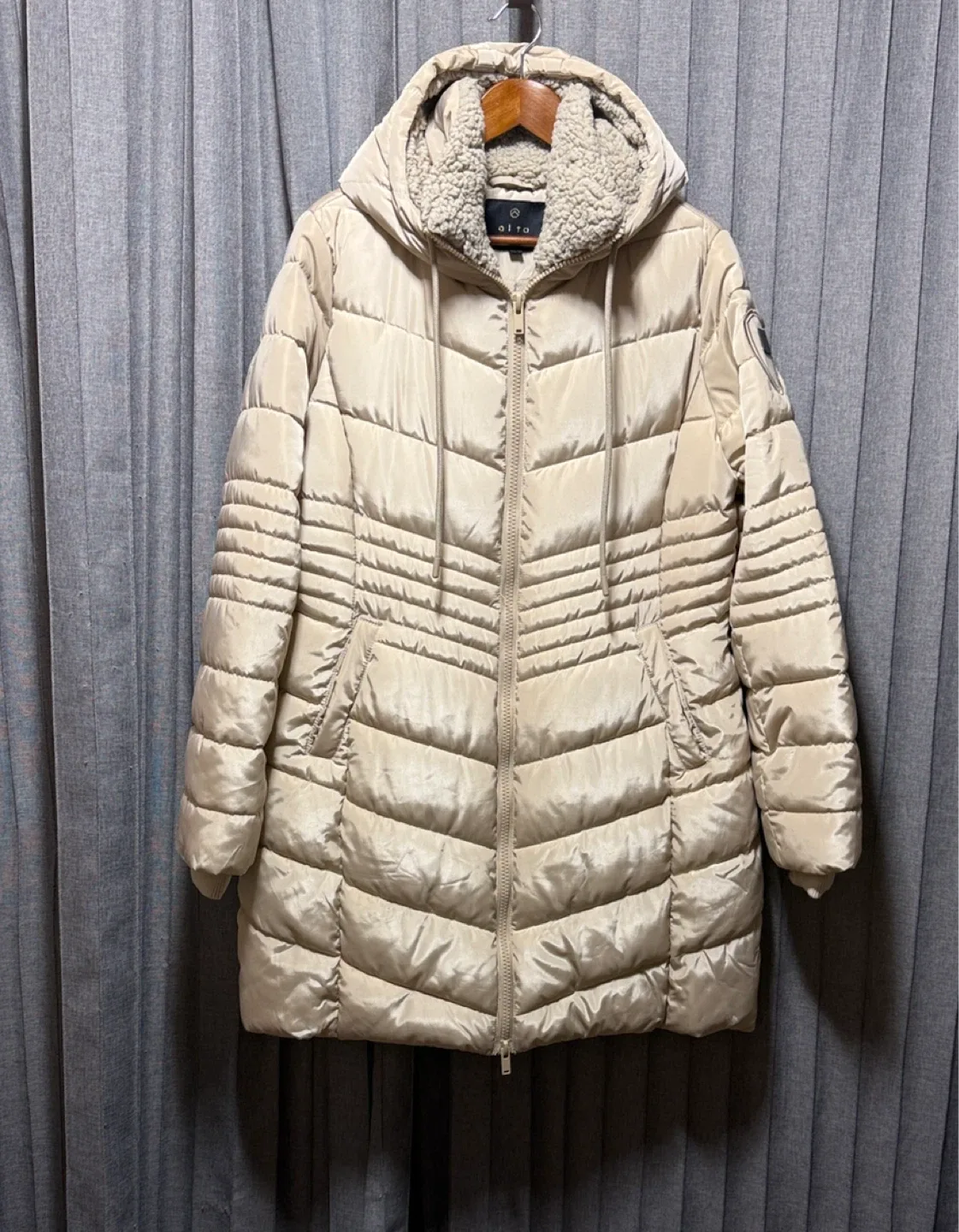 Women’s Winter Puffer Coat - Size XL image indicator(2)