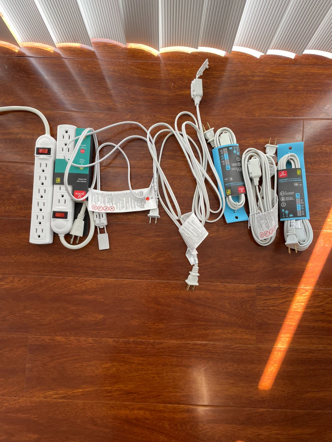 Globe Electric Power Strip & Extension Cords