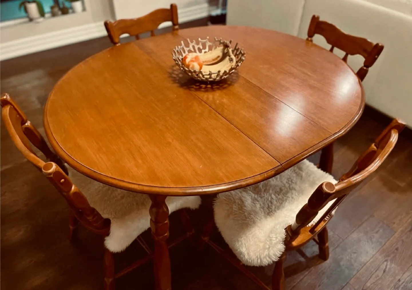 Solid Wood Extendable Dining Table with 4 Chairs thumbnail