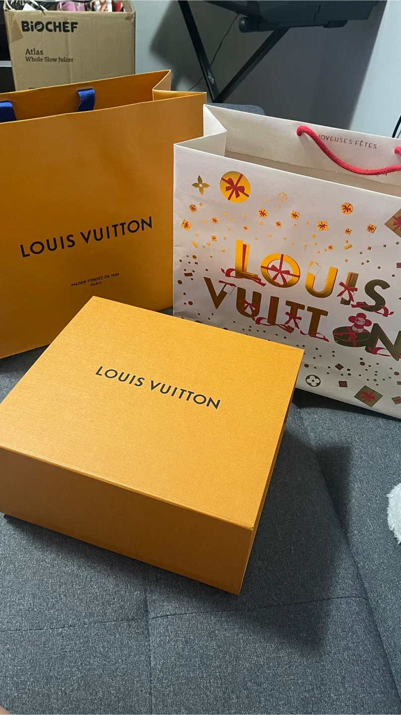 Louis Vuitton Box with ribbons and dust bag thumbnail