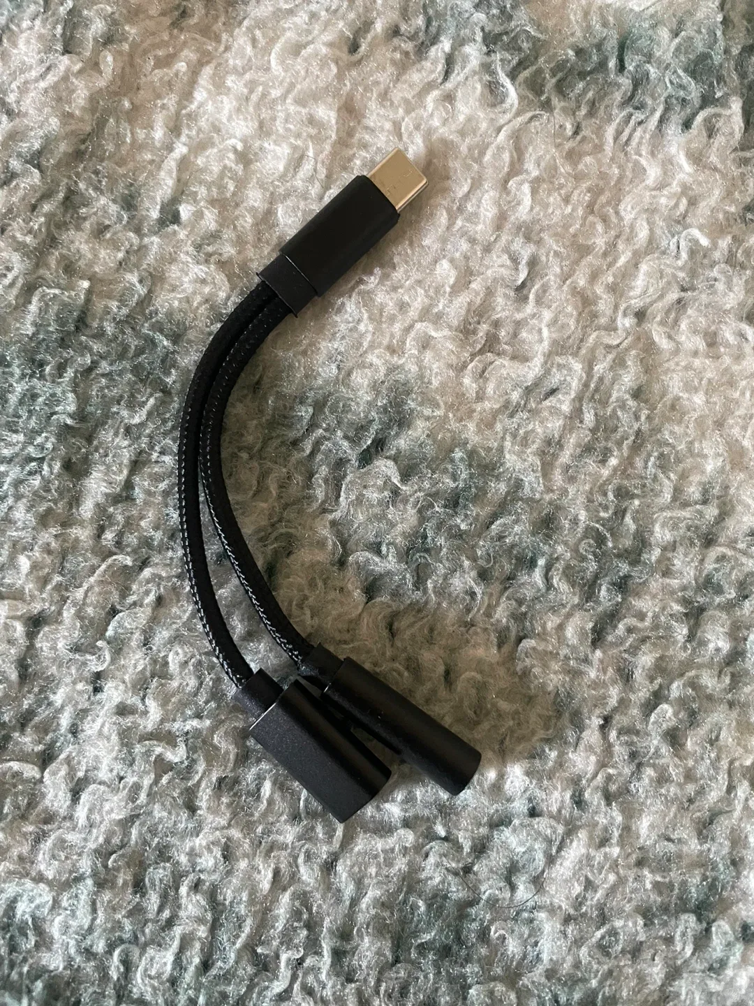 Type-c Earphone Adapter for Charging and Audio Portable thumbnail
