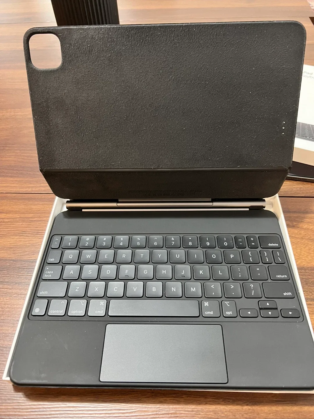 Apple iPad 11 Magic Keyboard - Black image indicator(2)