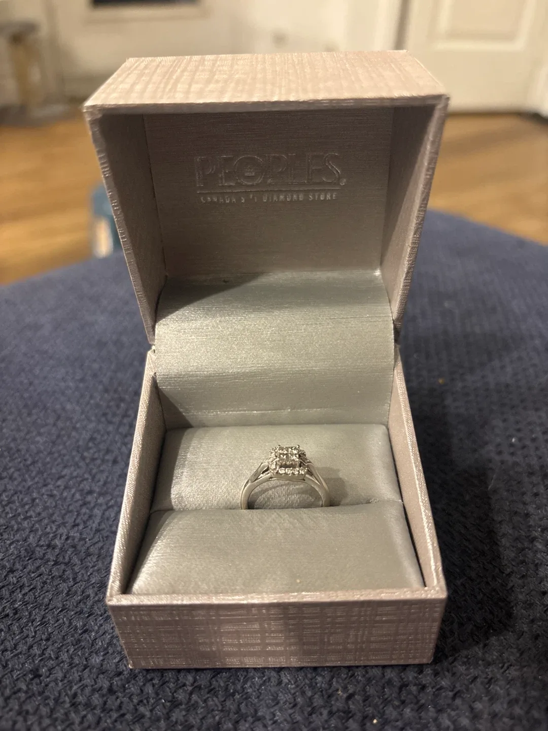 People's Diamond Engagement Ring image indicator(2)