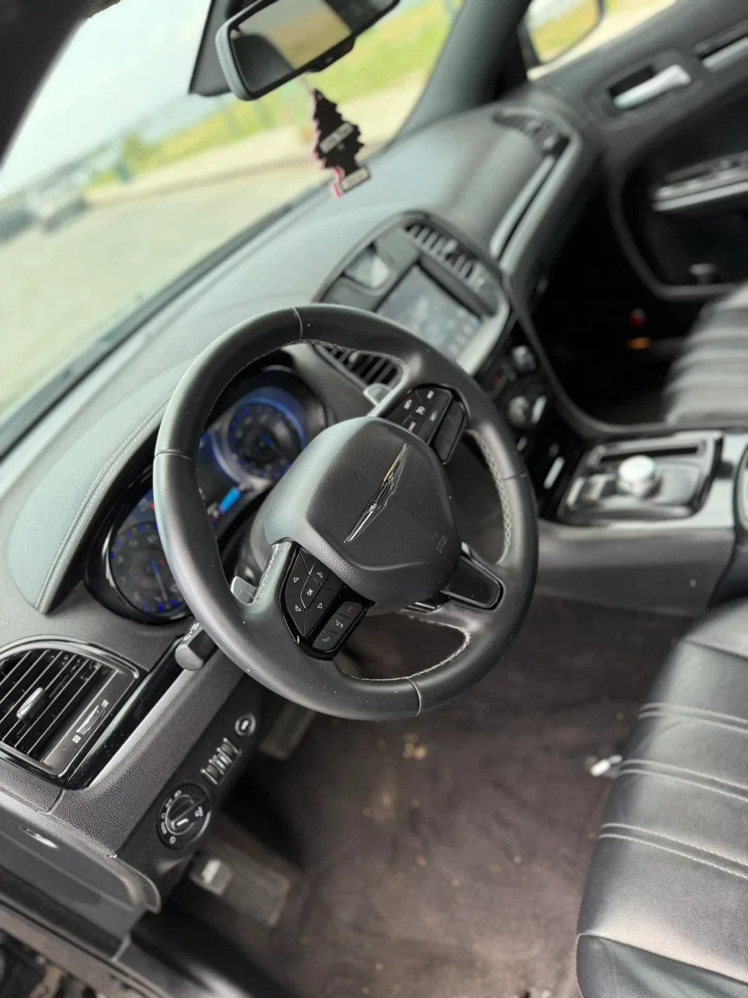 2017 Chyrsler 300S v6 alloy edition image indicator(4)