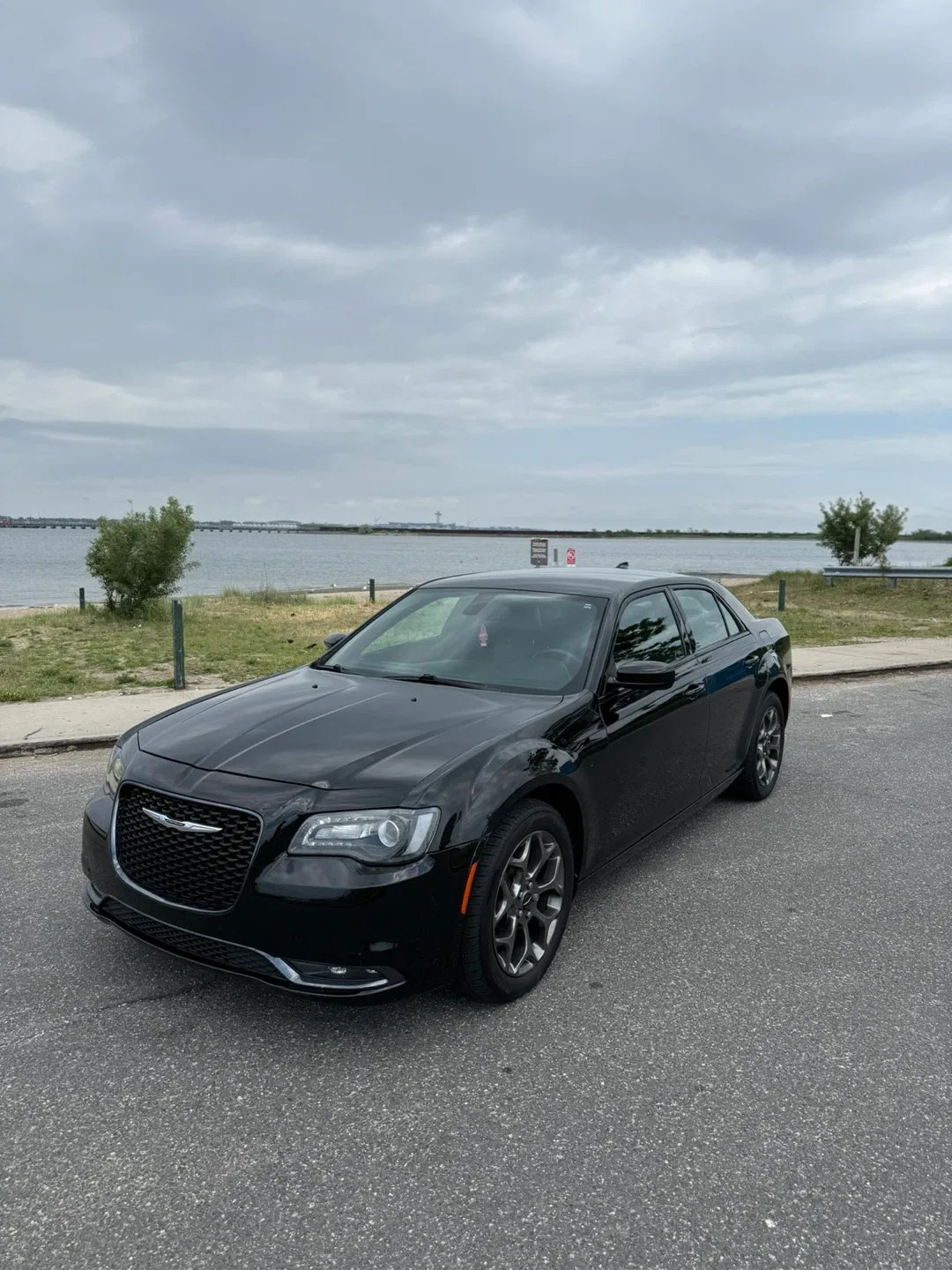 2017 Chyrsler 300S v6 alloy edition image indicator(2)