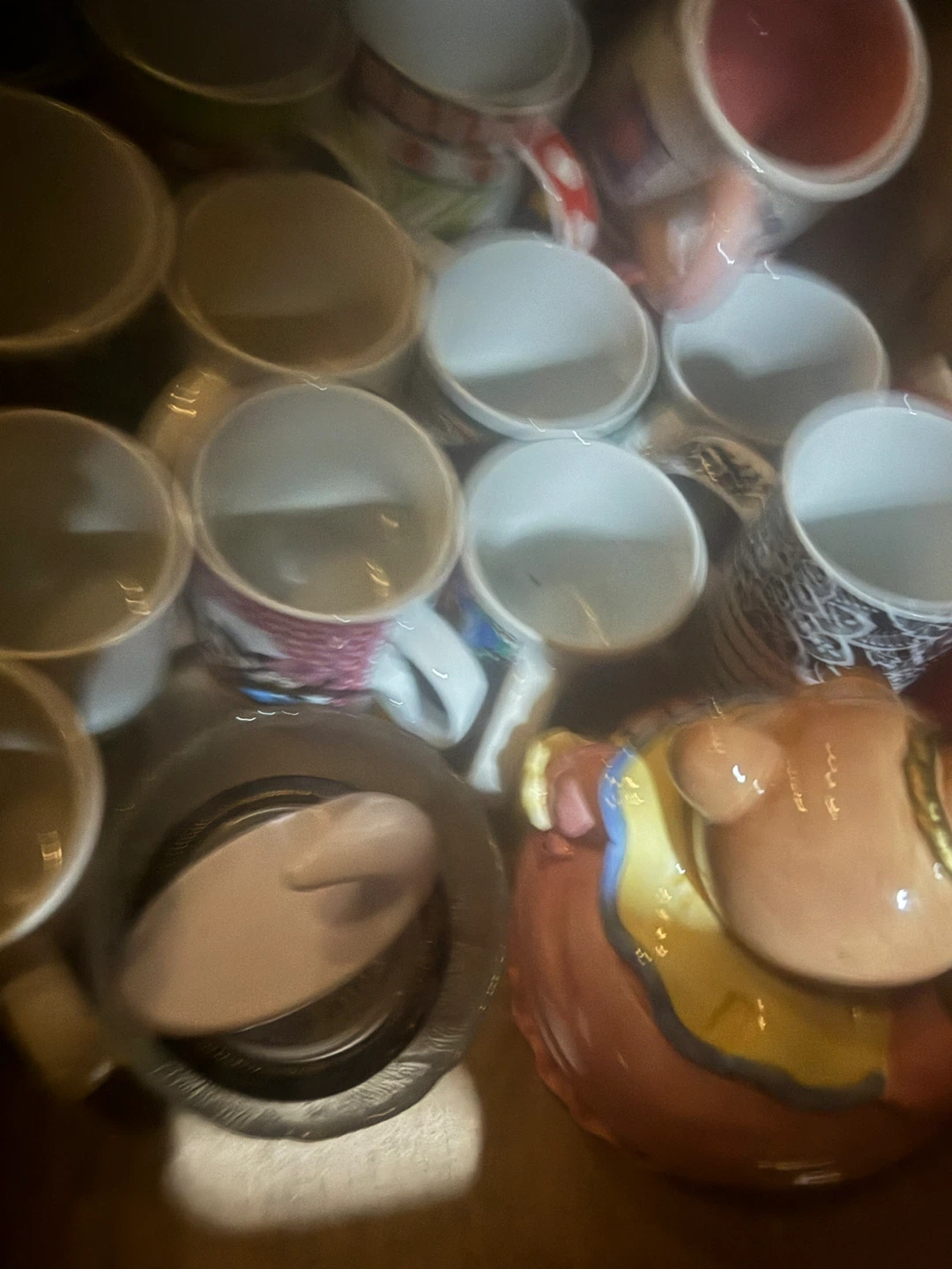 Mixed Mugs and Decorative Items - photo 5