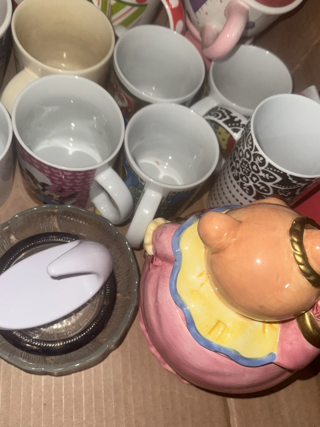 Mixed Mugs and Decorative Items - photo 4