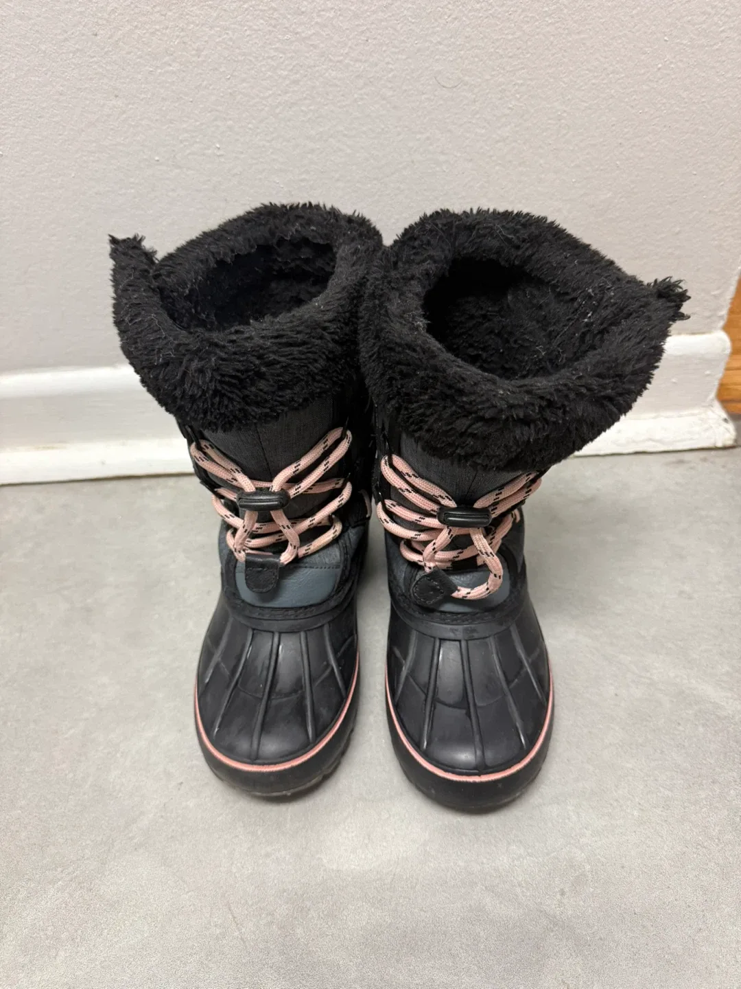 MOVING OUT SALE !! Grey & Black Winter Boots thumbnail