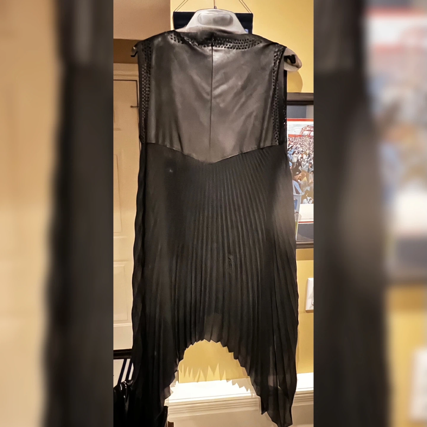 Black Pleated Sleeveless Top - photo 2