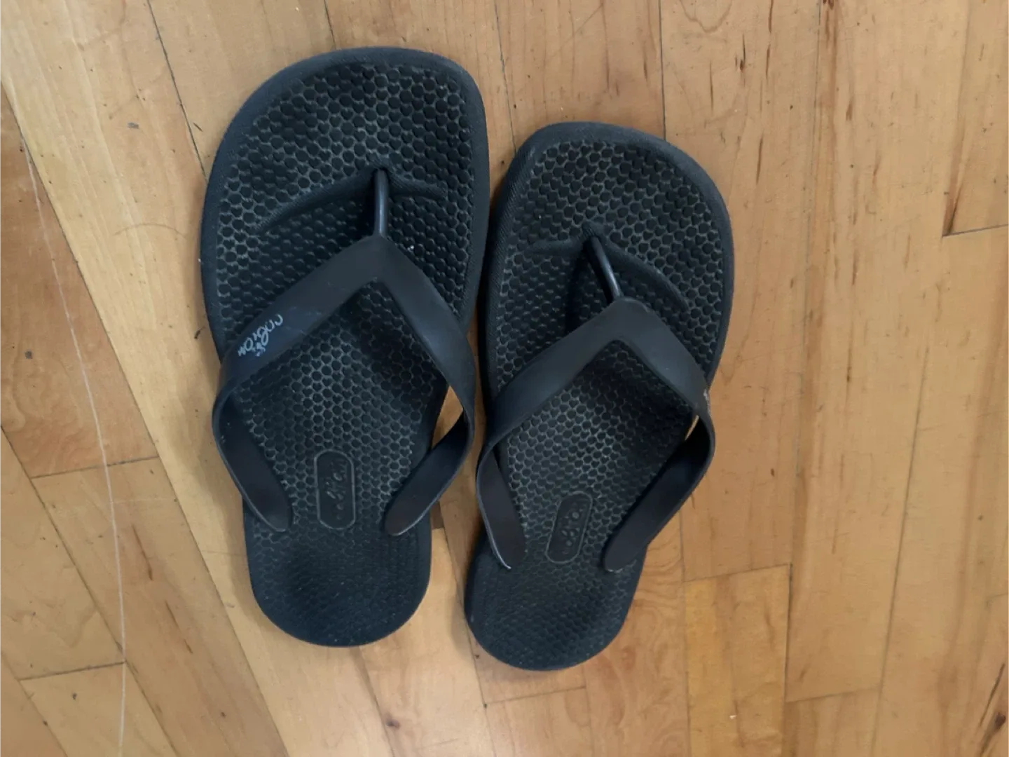 OluKai Ohana Men's Flip Flops - Size 9 thumbnail