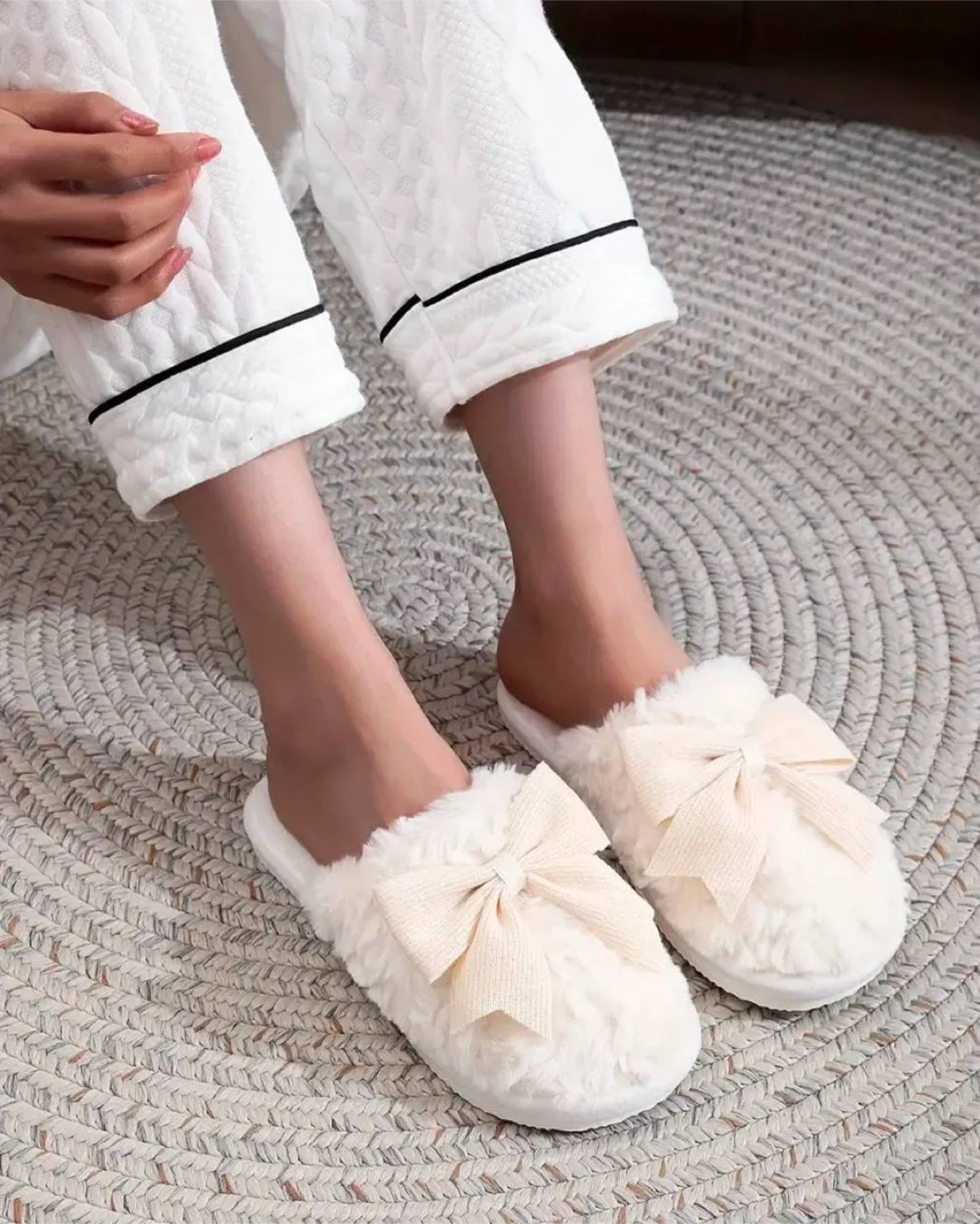 White Fuzzy Bow Slippers US 7.5-8 thumbnail