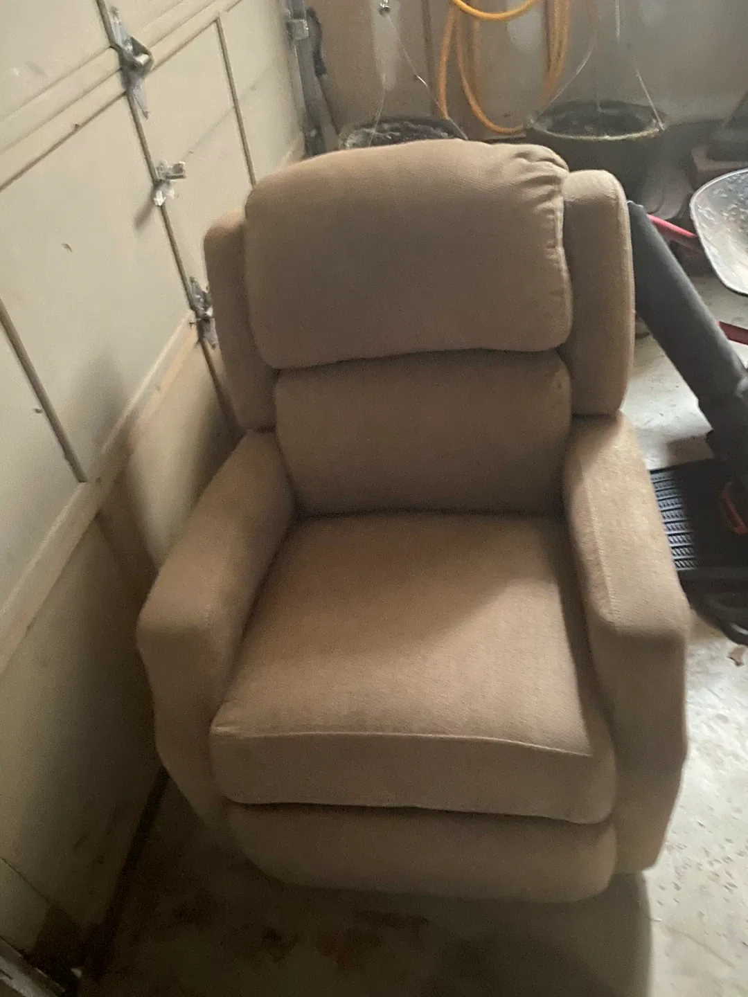 Beige Lazy Boy Recliner Chair image indicator(2)