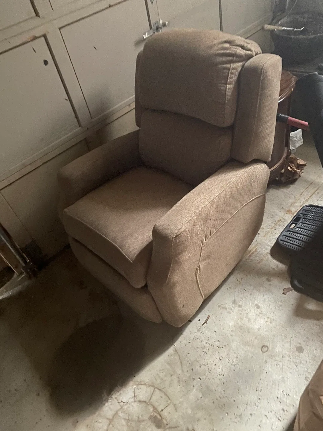 Beige Lazy Boy Recliner Chair image indicator(3)