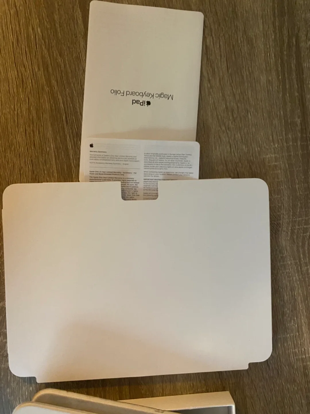 Apple iPad Magic Keyboard Folio - Like New! image indicator(5)