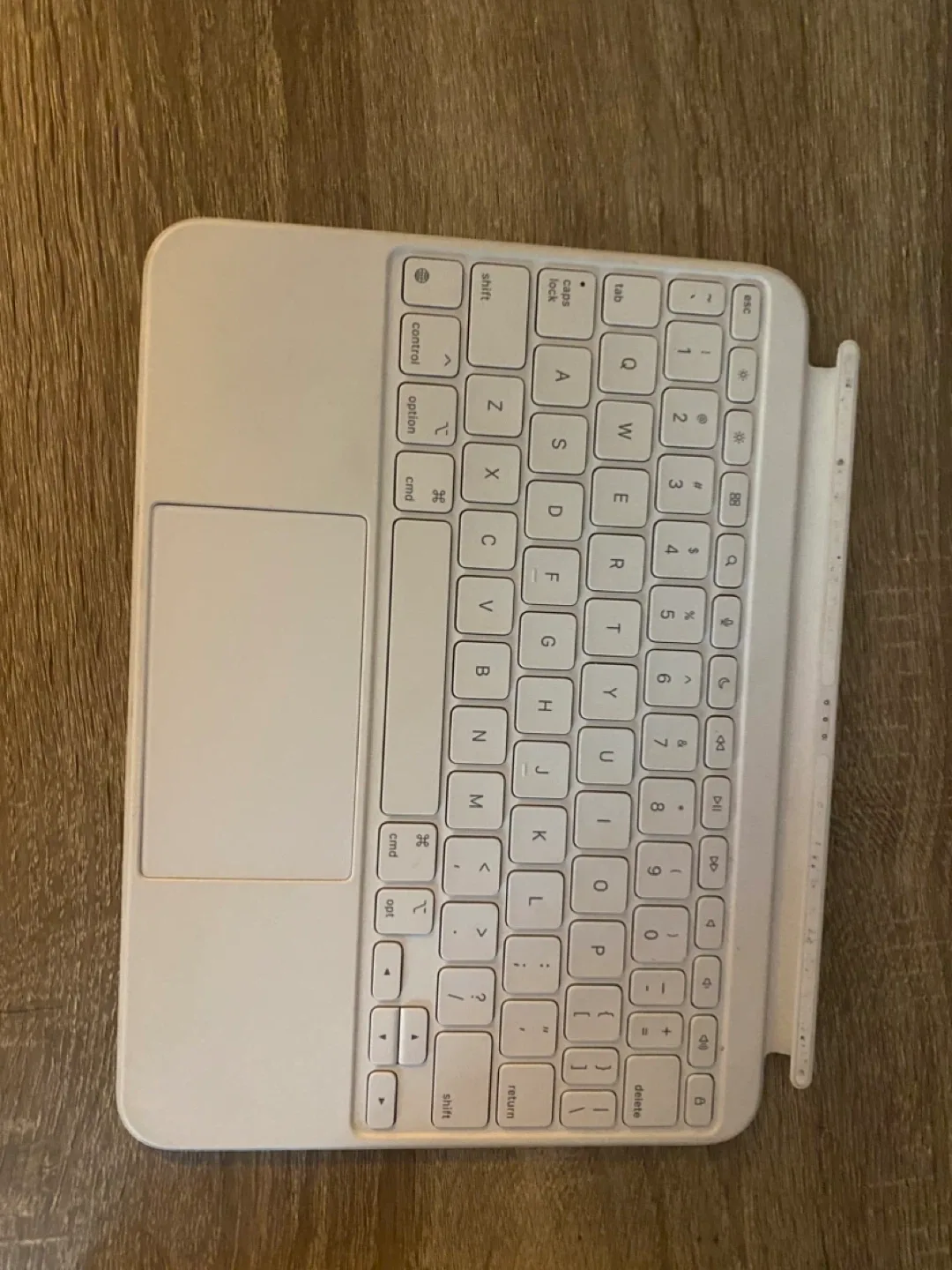 Apple iPad Magic Keyboard Folio - Like New! image indicator(3)