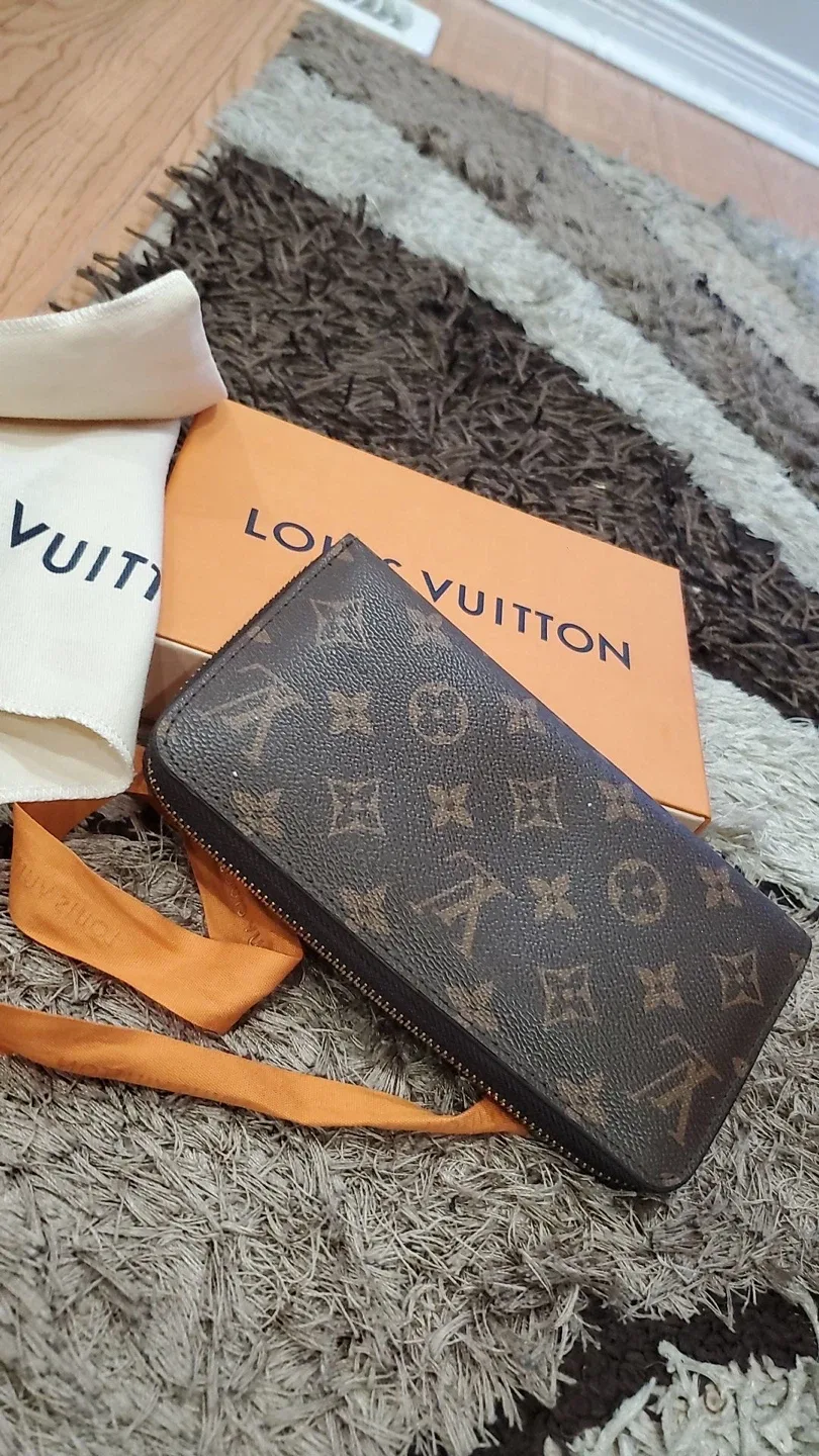 Louis Vuitton Monogram Empreinte Zippy Wallet image indicator(2)