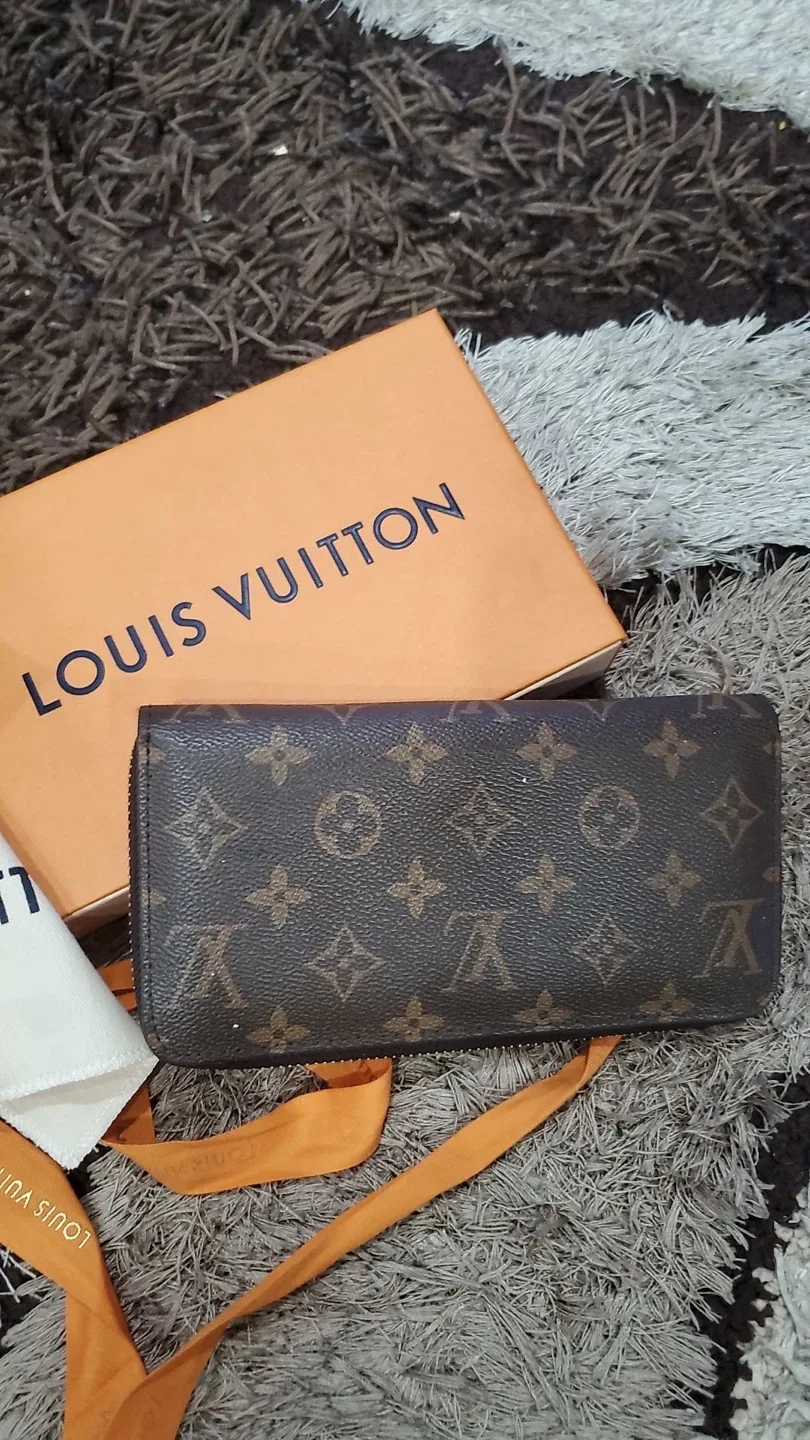 Louis Vuitton Monogram Empreinte Zippy Wallet thumbnail