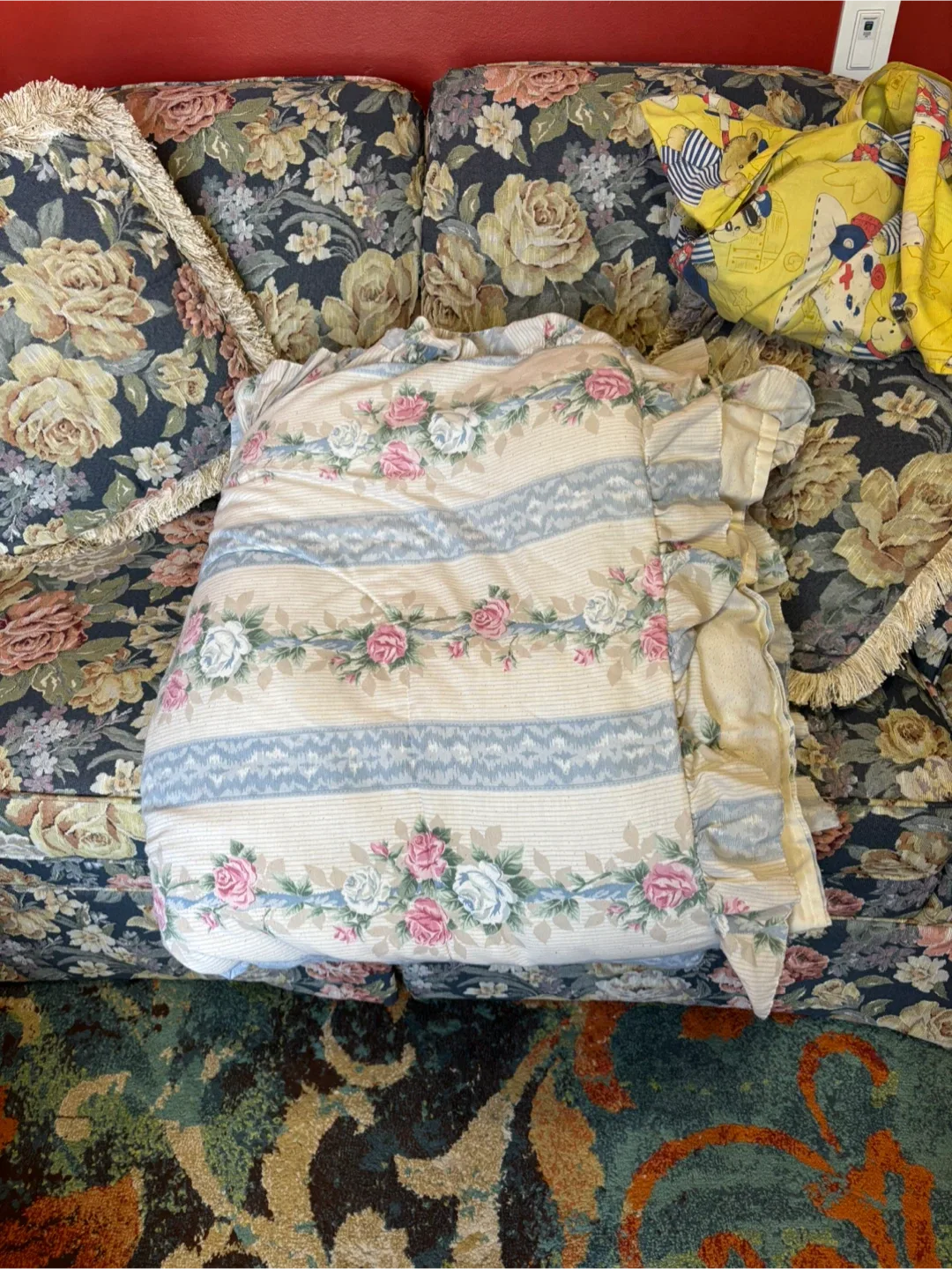 Free Comforter – Likely Queen Size 🛏️