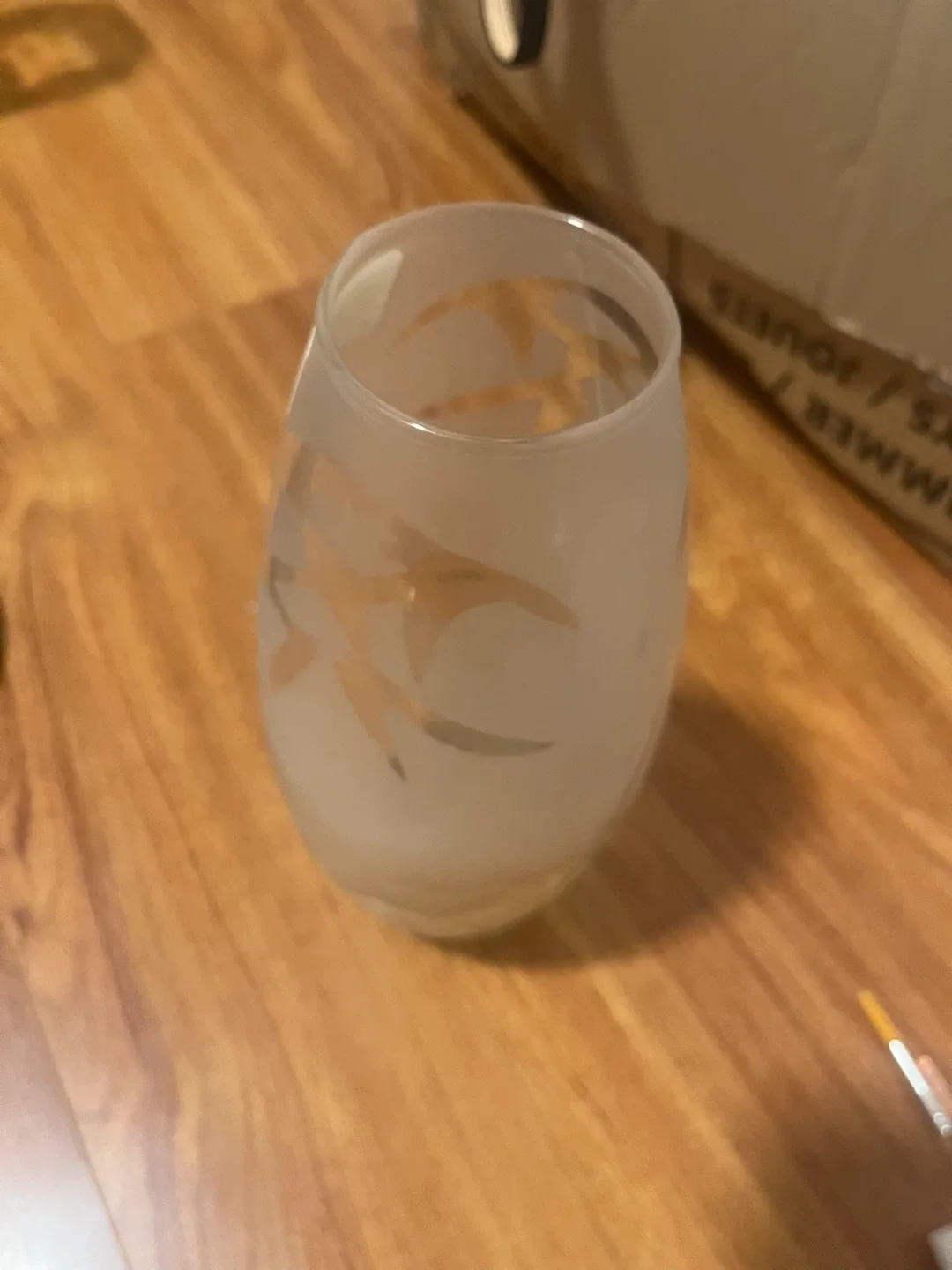 Frosted Glass Vase with Palm Design image indicator(2)