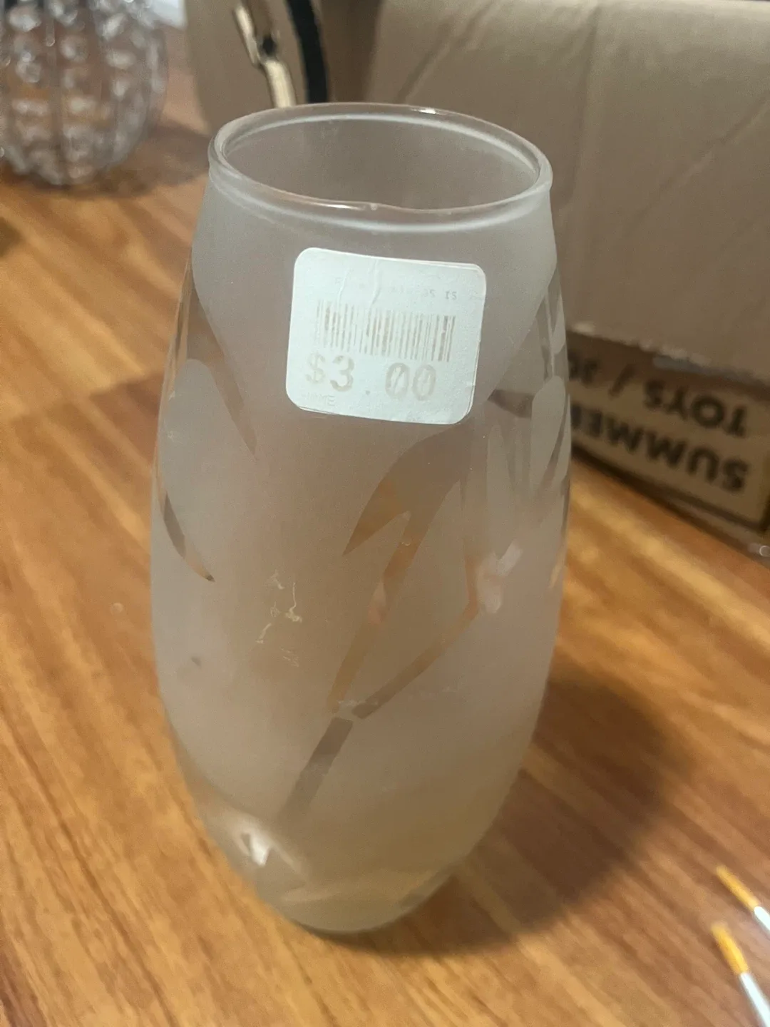 Frosted Glass Vase with Palm Design image indicator(5)