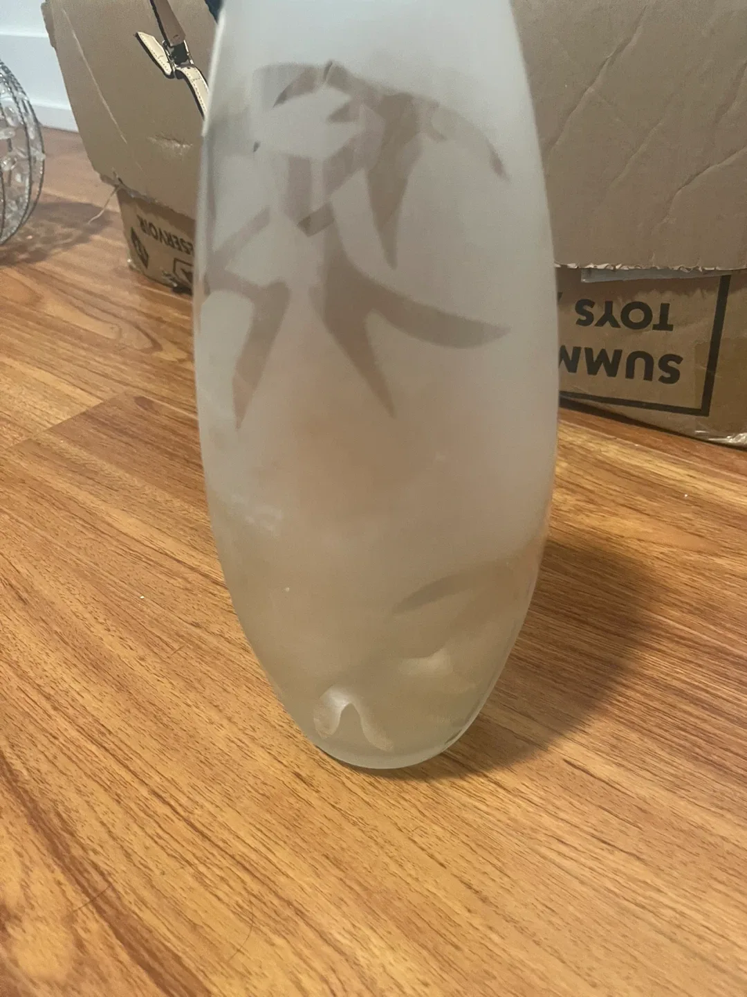 Frosted Glass Vase with Palm Design image indicator(3)