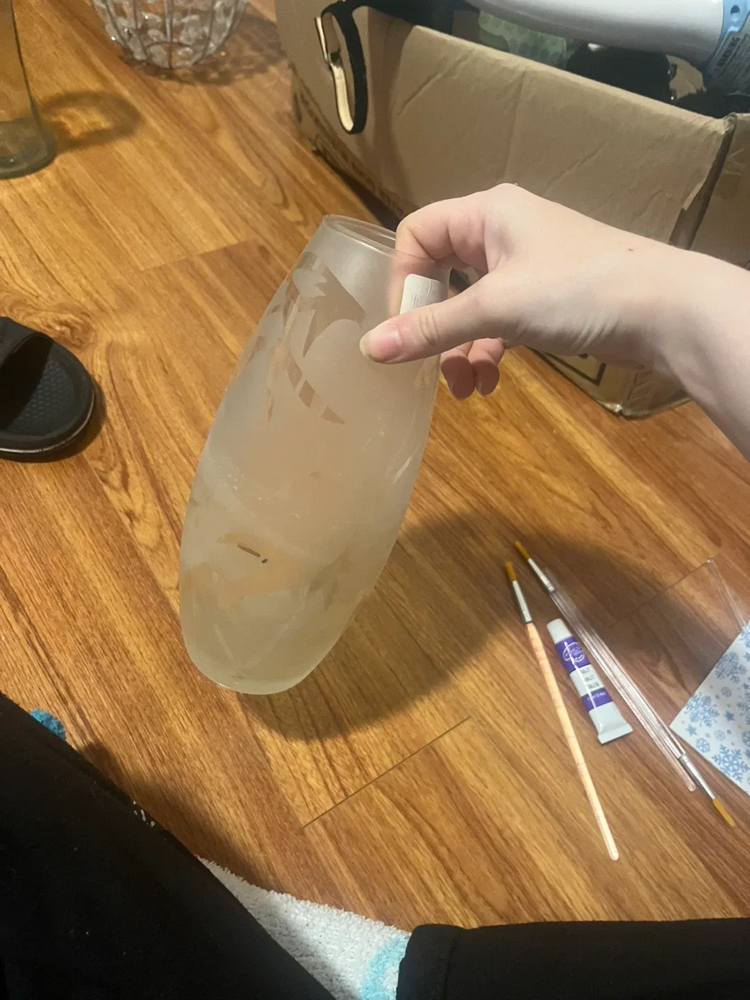 Frosted Glass Vase with Palm Design image indicator(6)