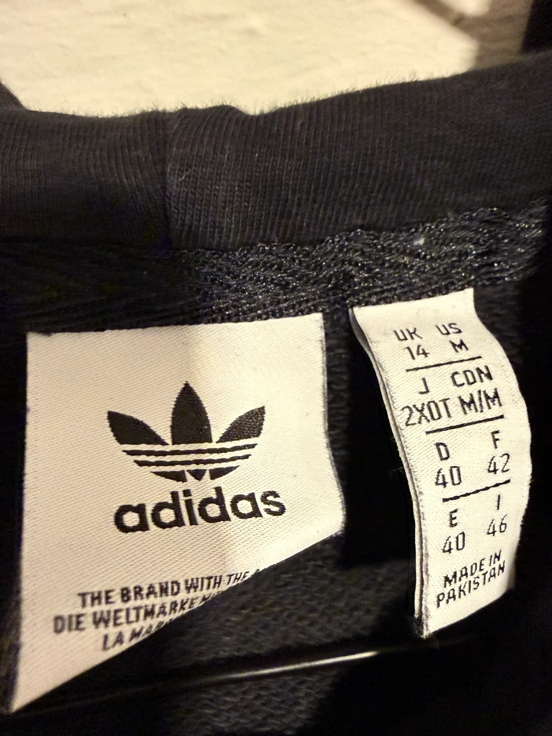 Adidas Black Hoodie - Size M (crop) image indicator(3)