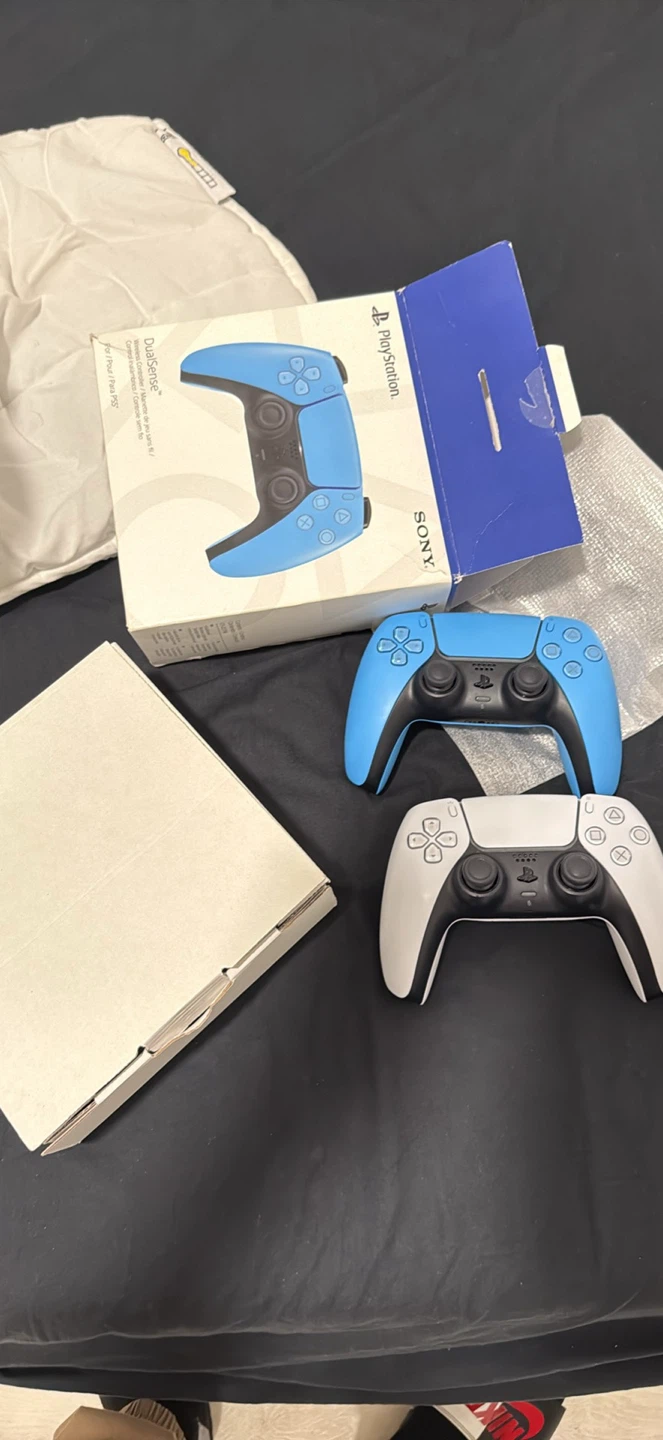 PlayStation 5 Console & DualSense Controllers - photo 2