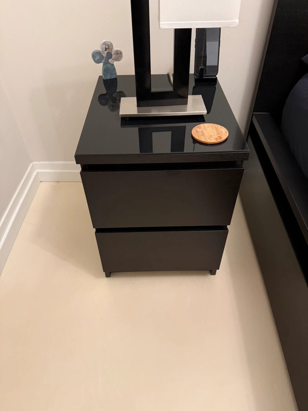 2 x 2-Drawer Nightstands - photo 2