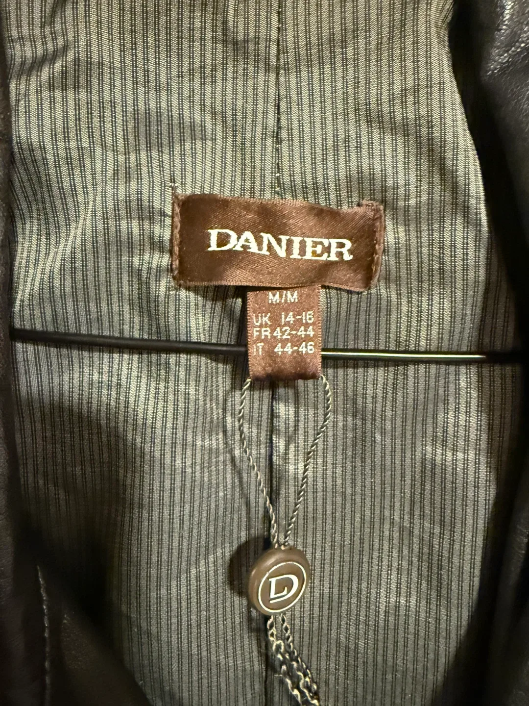 Danier Leather Jacket Size M/M image indicator(3)