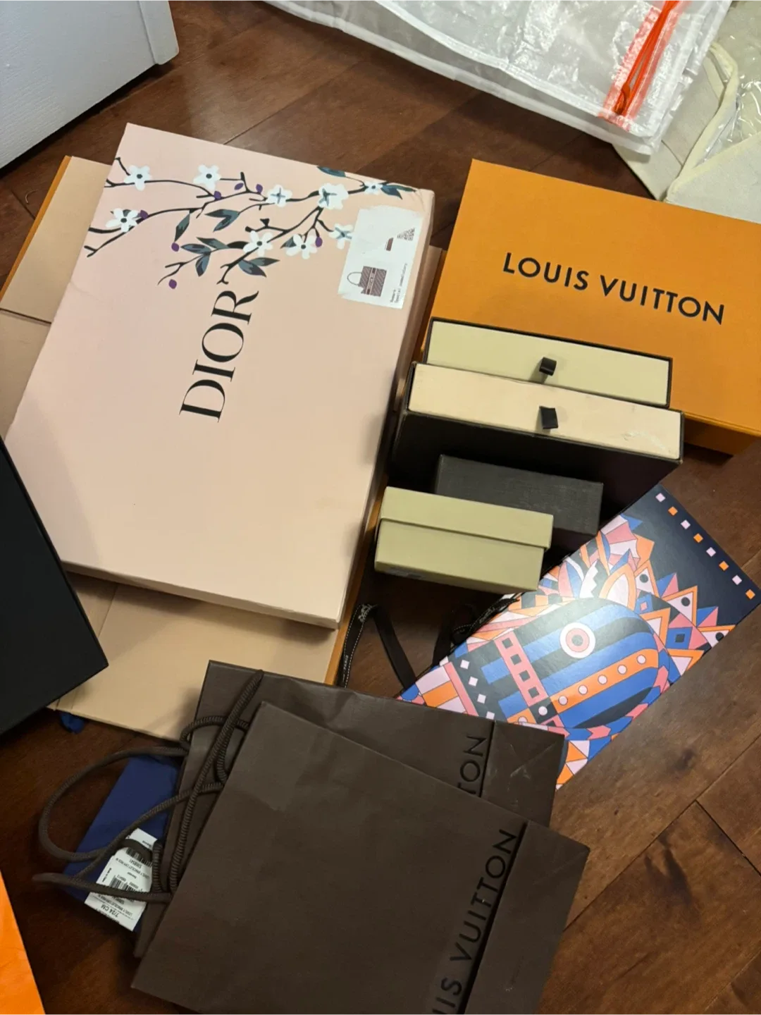 Designer Brand Boxes: Louis Vuitton, Dior, Hermes, Burberry image indicator(2)