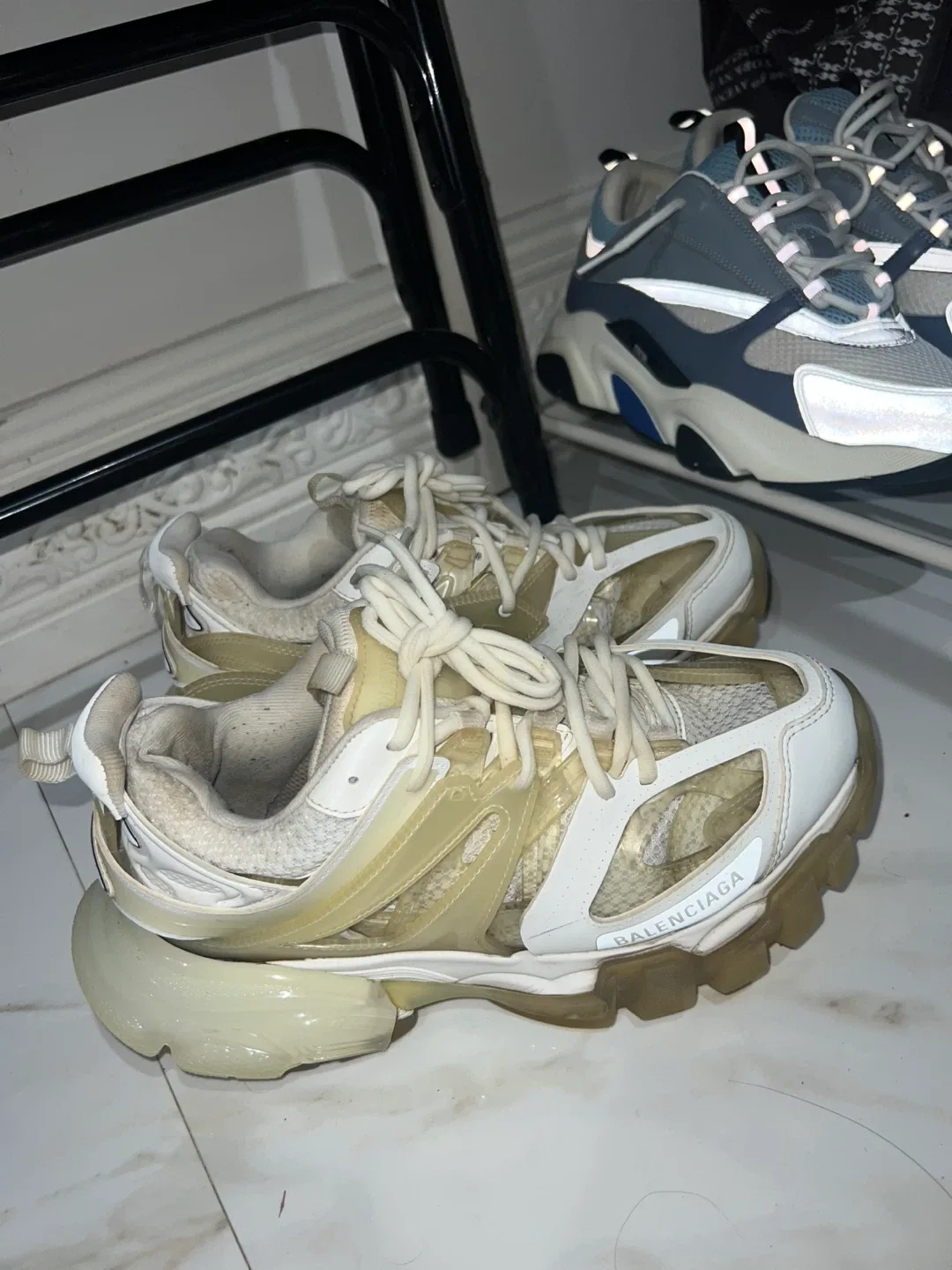 Balenciaga Track No led image indicator(2)