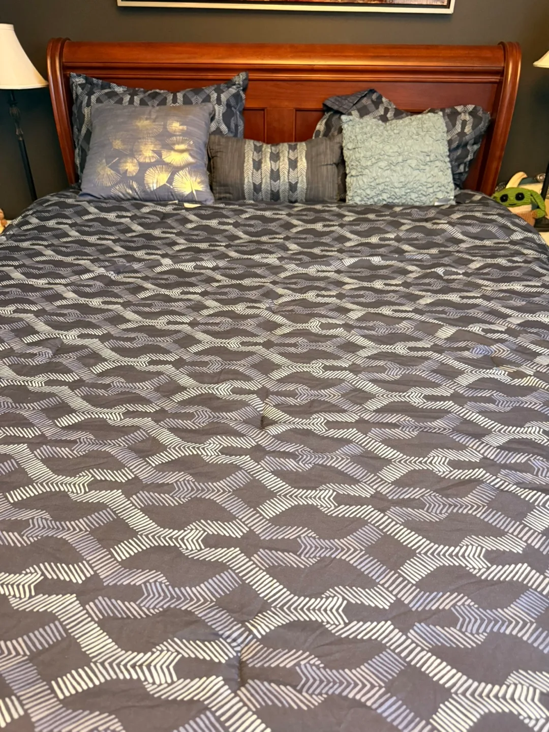 Dansk Queen size comforter with decorative pillows image indicator(2)