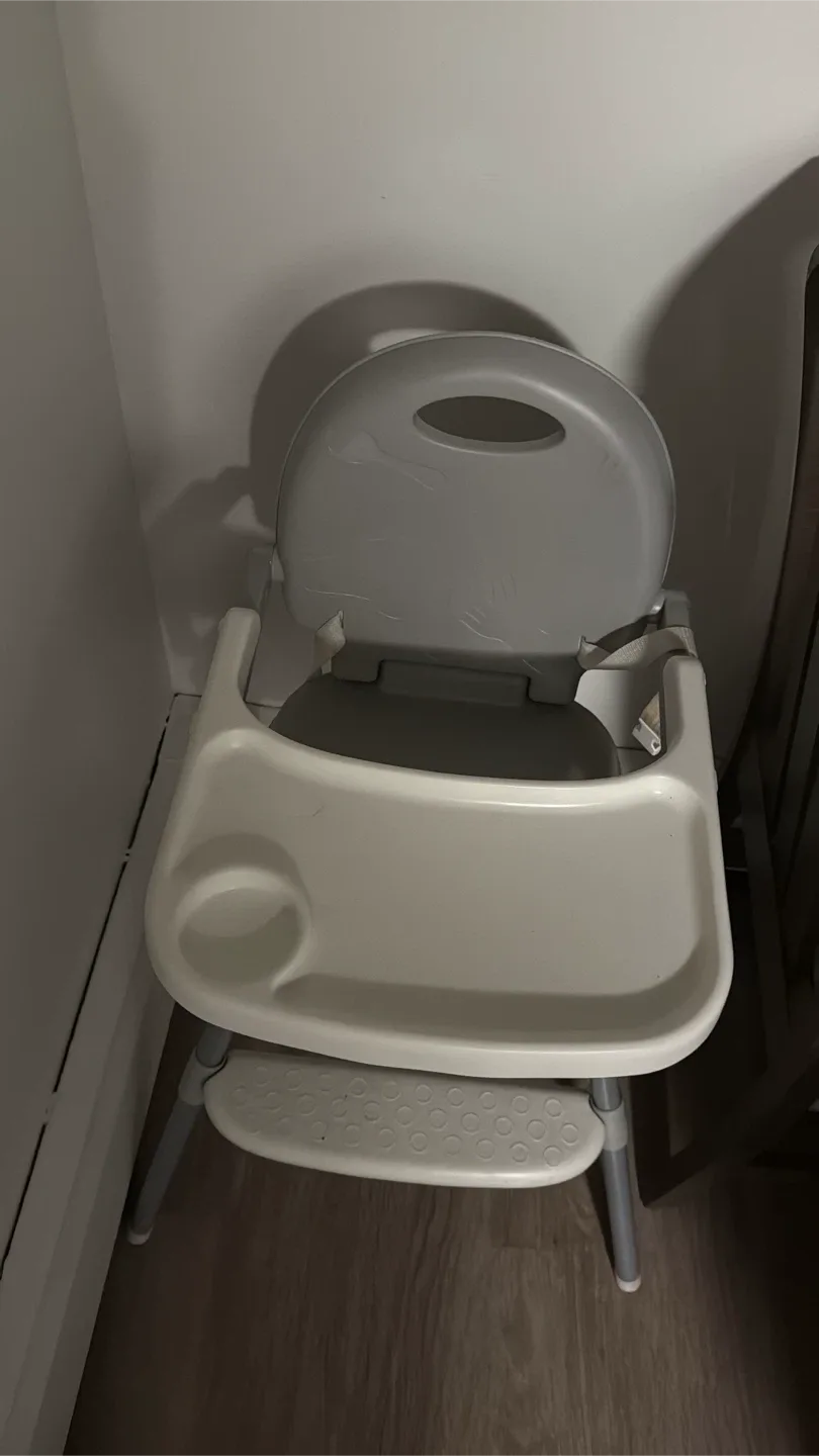 High Chair - Grey and White image indicator(2)