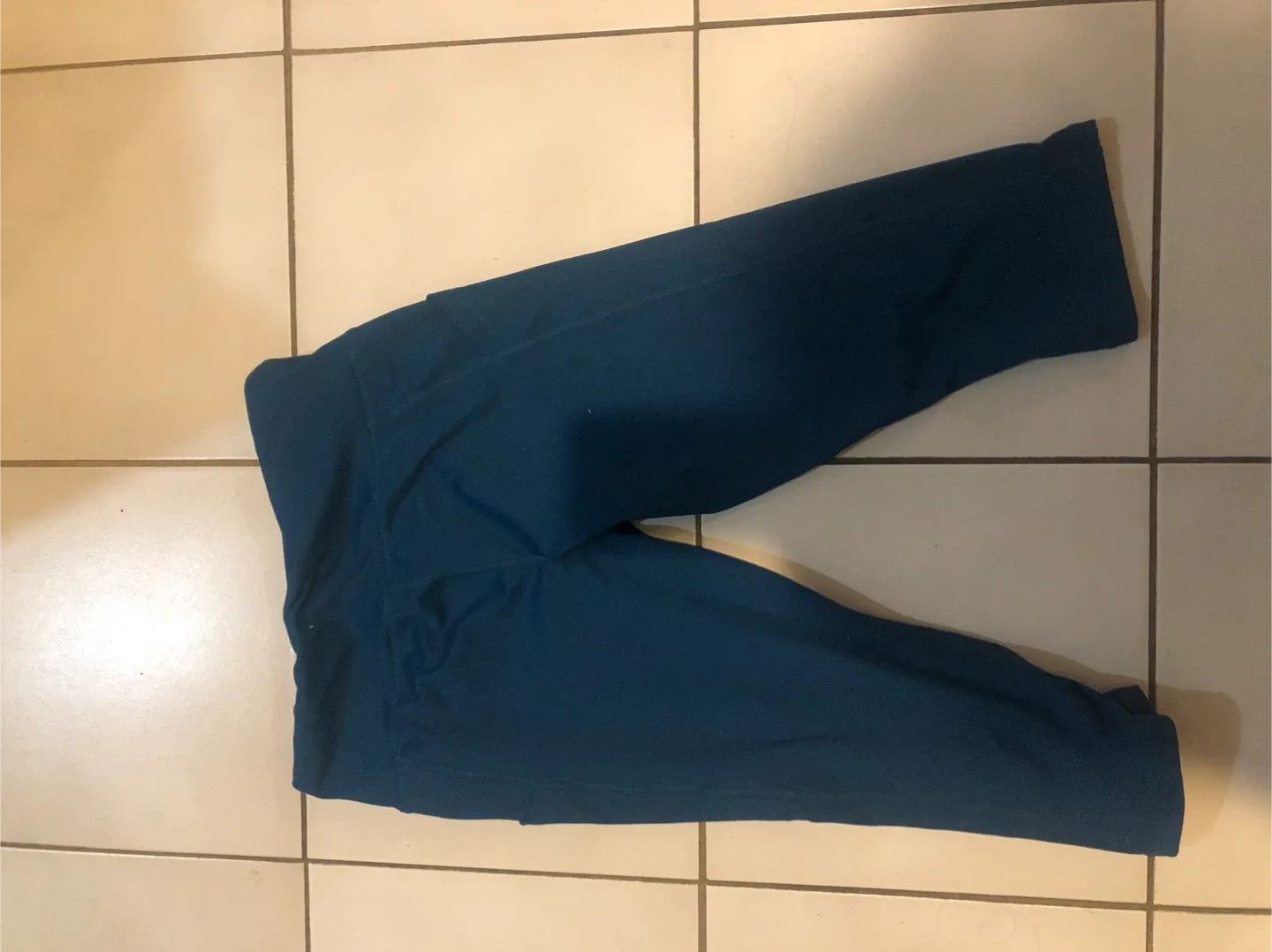 Teal Capri Leggings - Size Small image indicator(2)