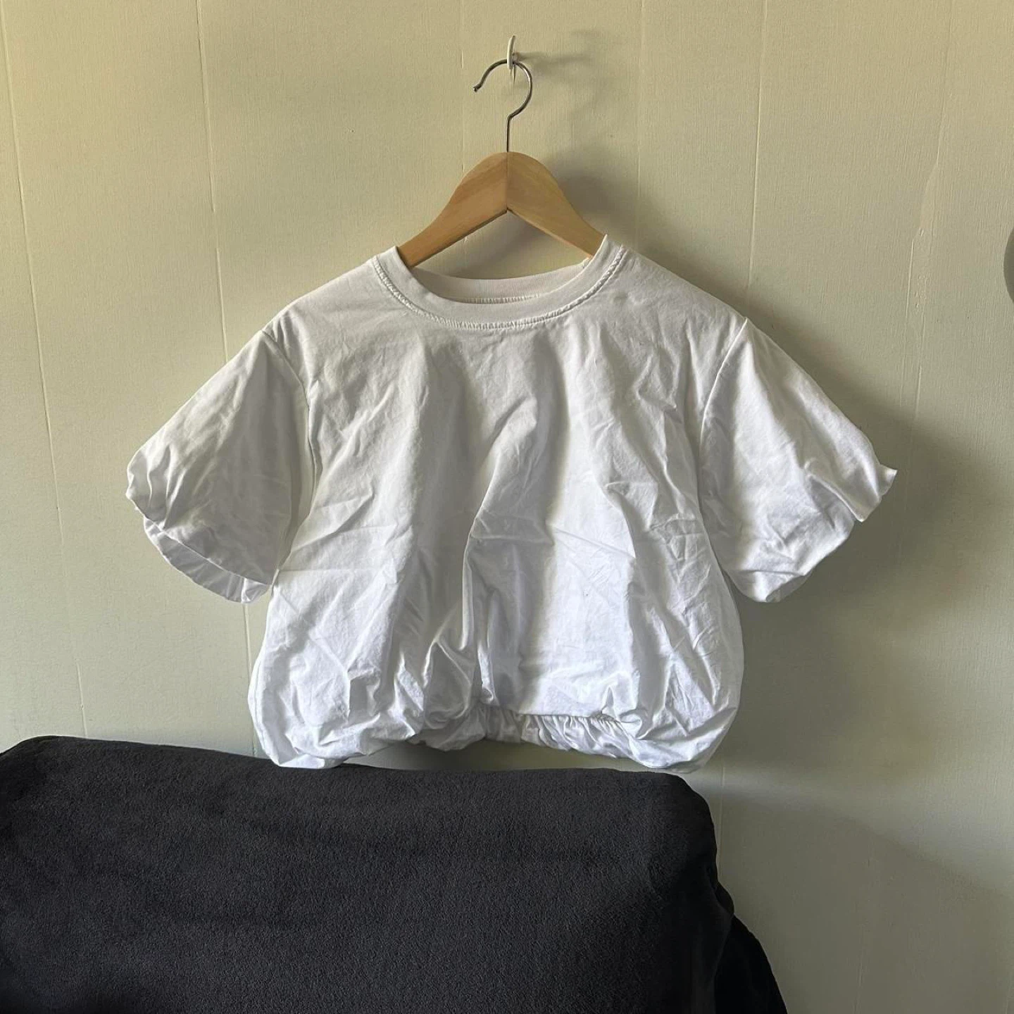 White puff sleeve cropped t-shirt