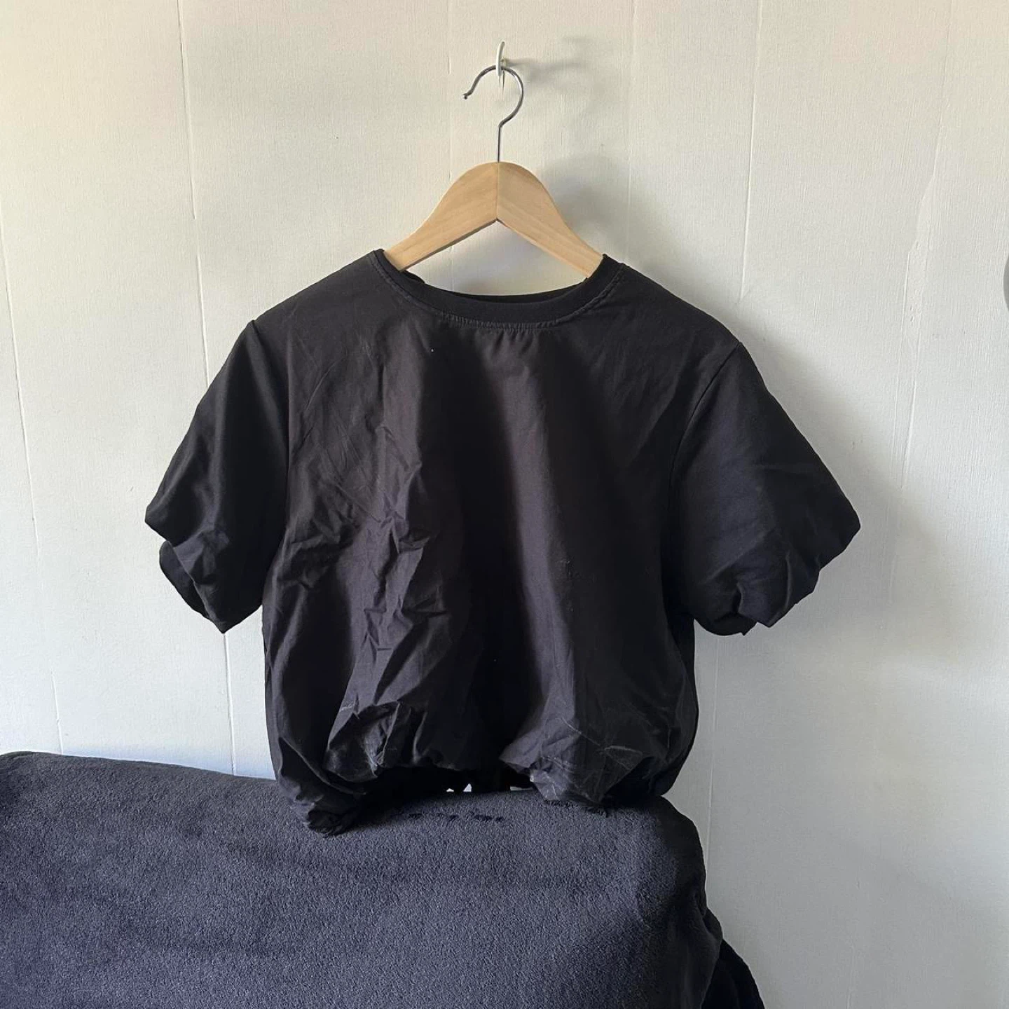 Black puff sleeve crop top