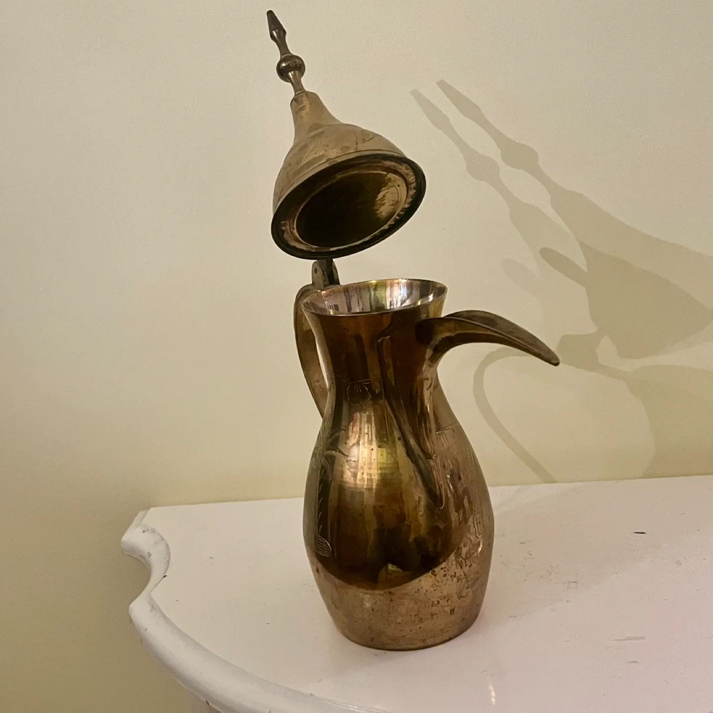 Vintage Brass Dallah Teapot image indicator(2)