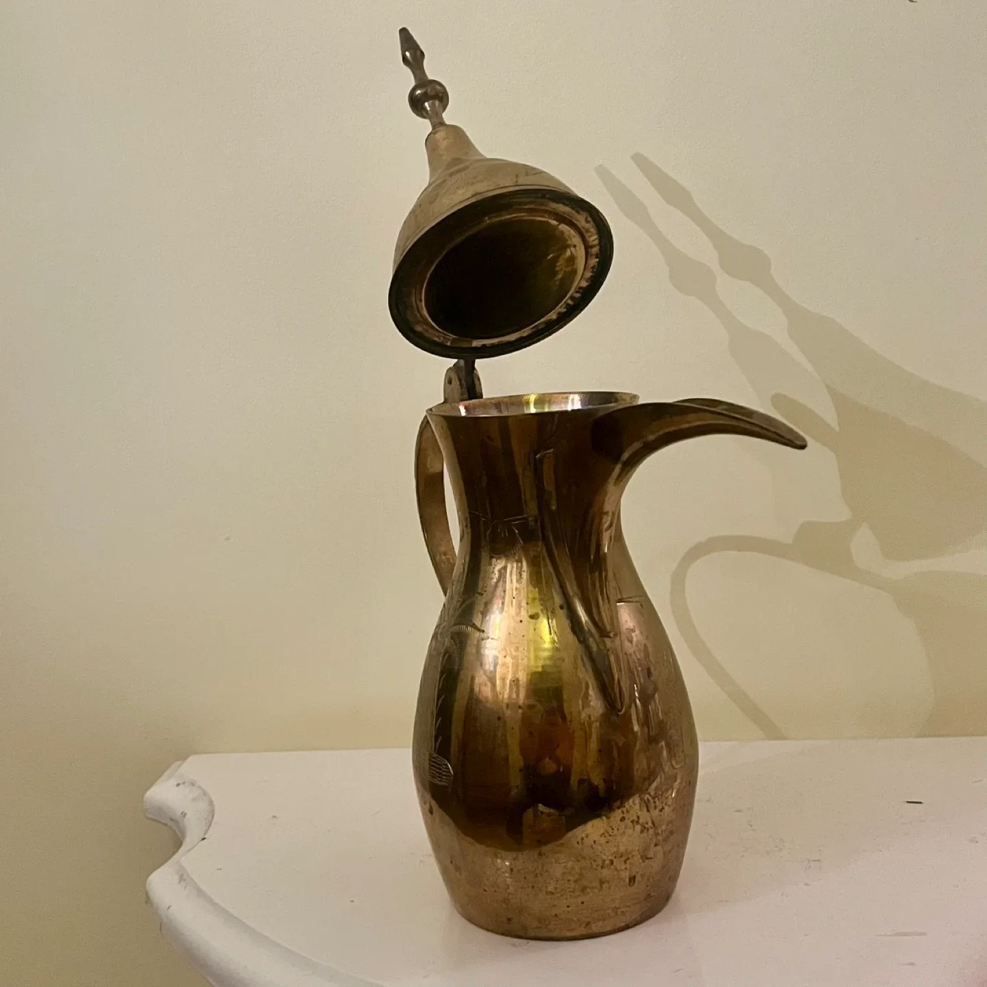 Vintage Brass Dallah Teapot image indicator(5)